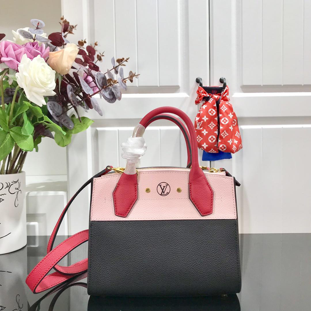 L0vis Vvtt0n 2019SS Mini Calfskin handbag Black with Pink