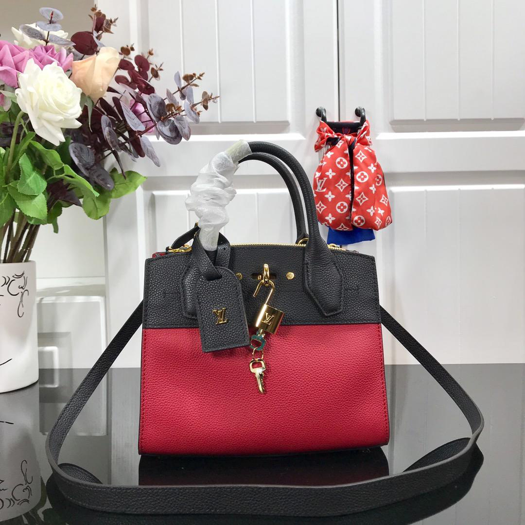 L0vis Vvtt0n 2019SS Mini Calfskin handbag Rose red