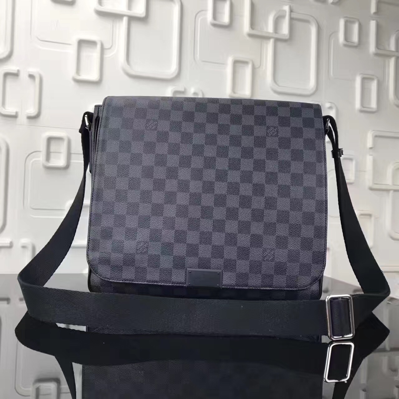 L0vis Vvtt0n Damier District Mm Messenger Bag N41212