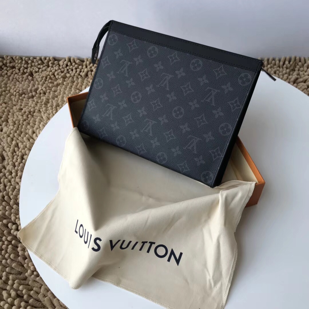 L0vis Vvtt0n toiletry pouch Monogram Black bag M41692