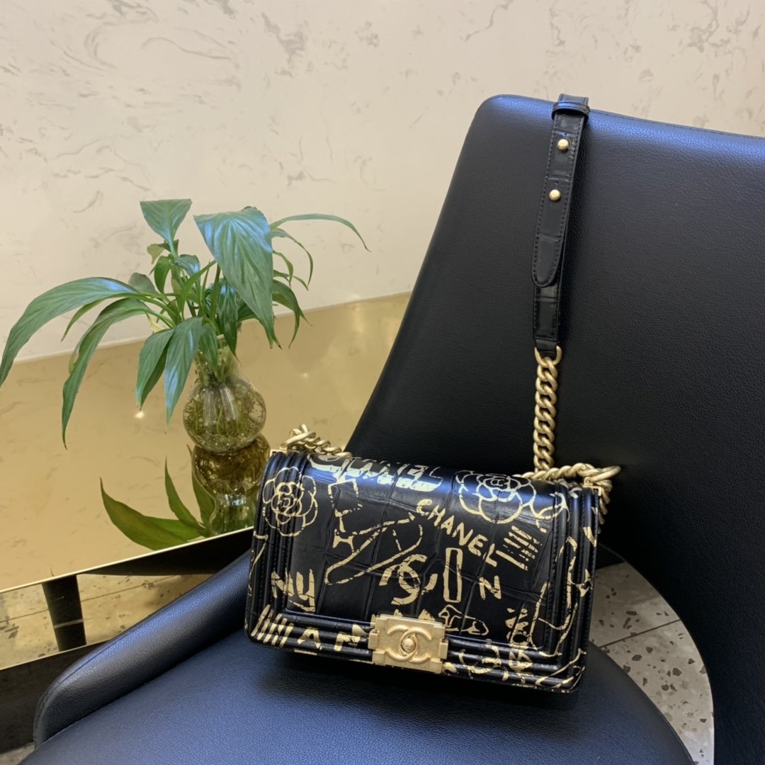 Ch**el 2019 autumn new graffiti bag 25cm