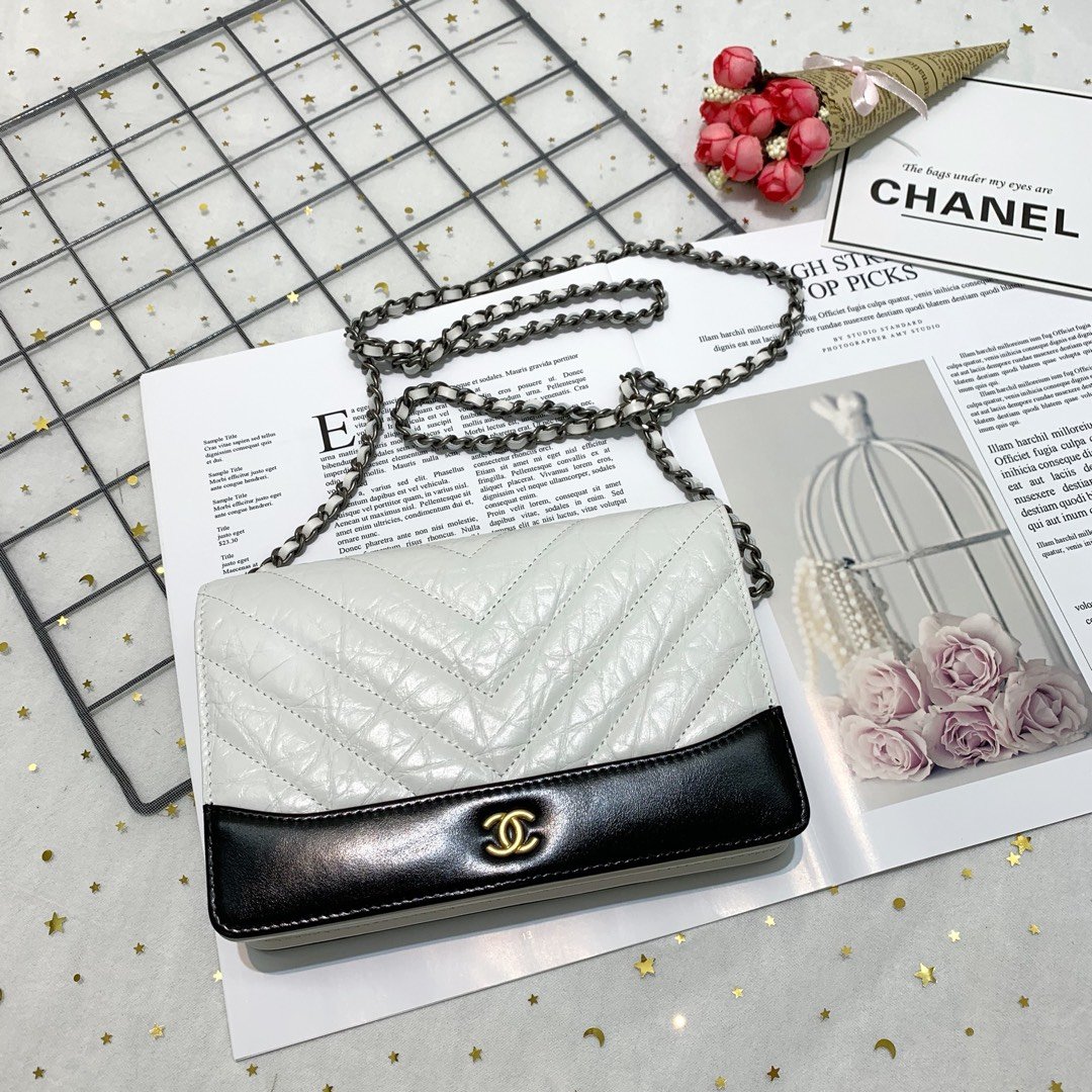 Ch**el Chevron Crinkled Calfskin Gabrielle Woc chain bag