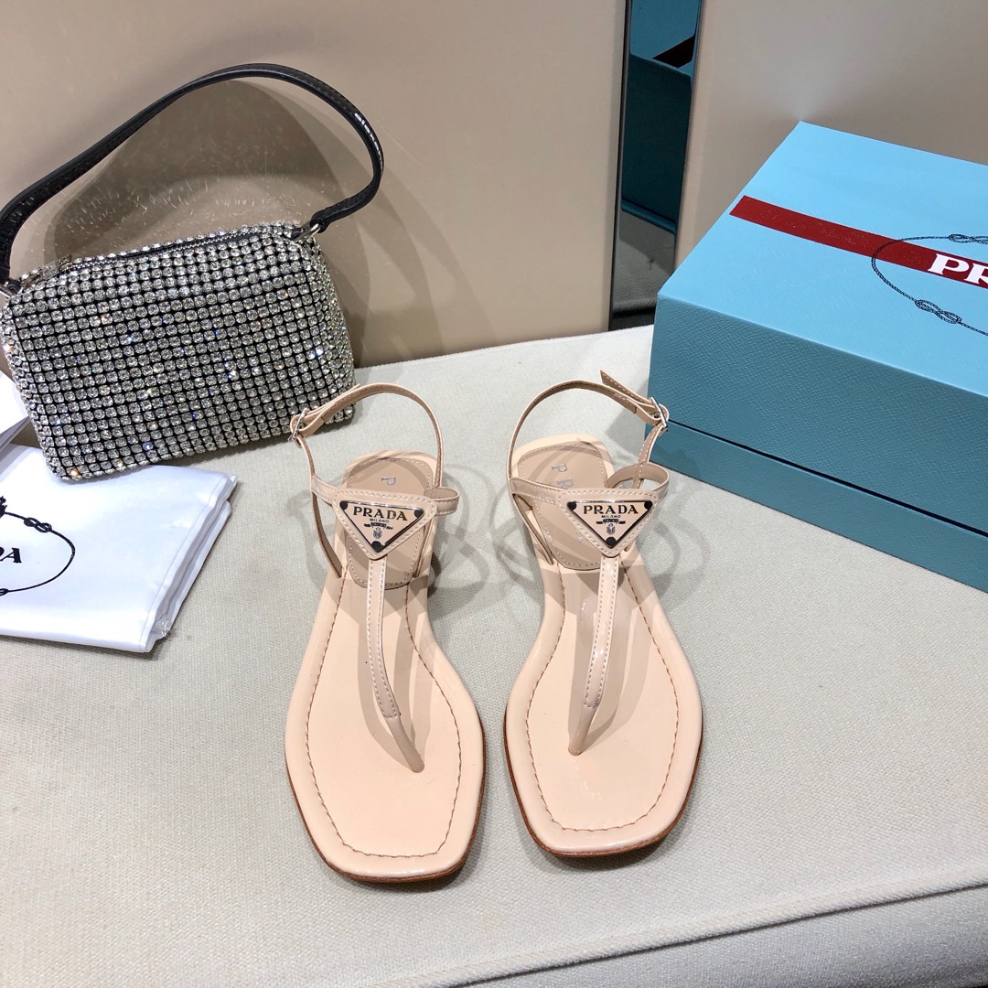 Pra*a Sandals