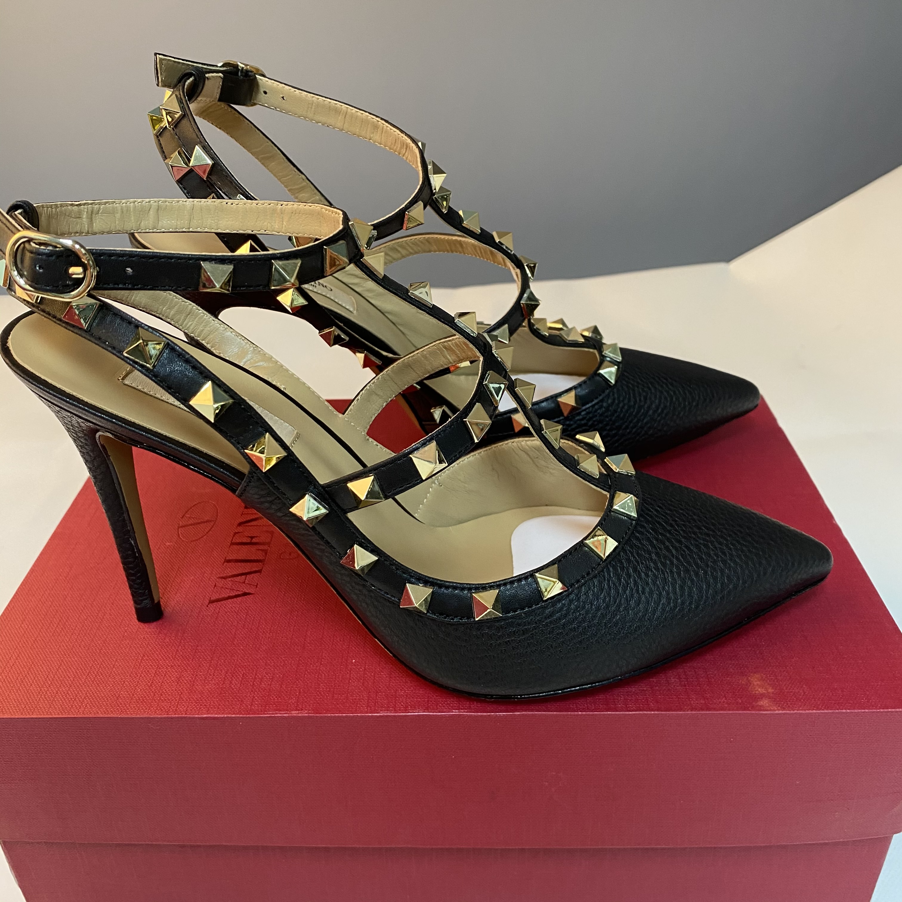 Va1e*ntin0 High Heel Black Grained Leather