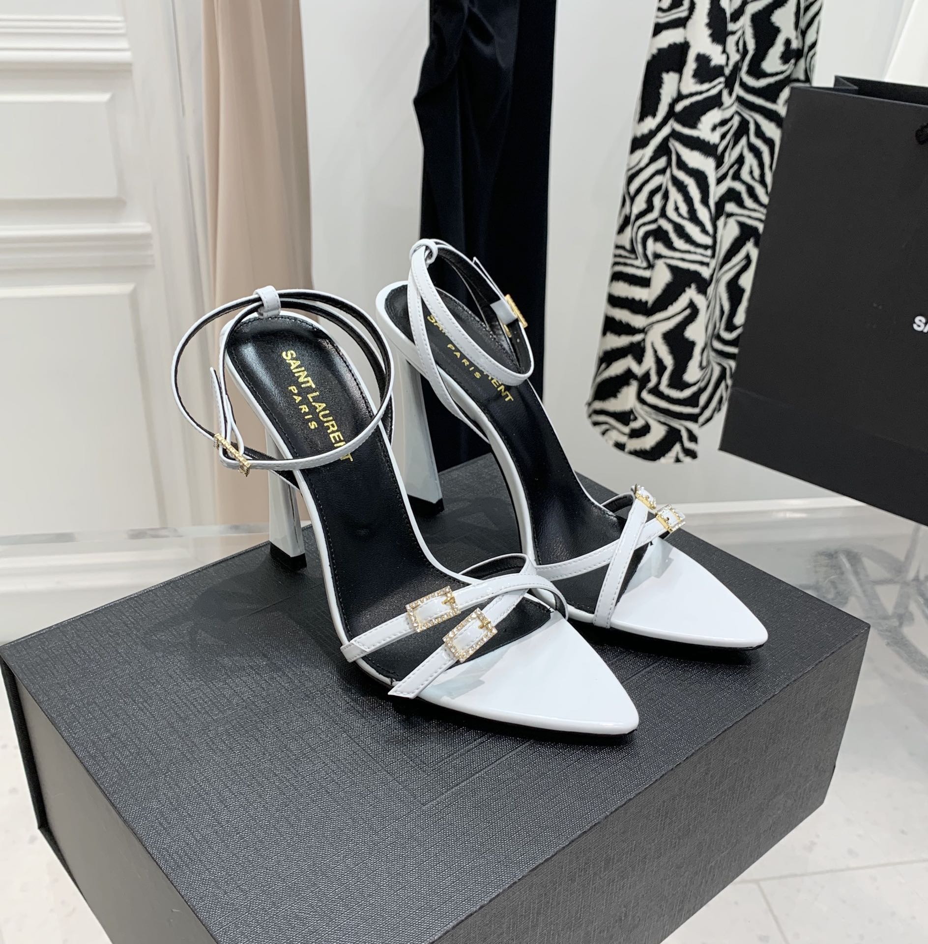 Y51 Claude Patent Leather Heels White