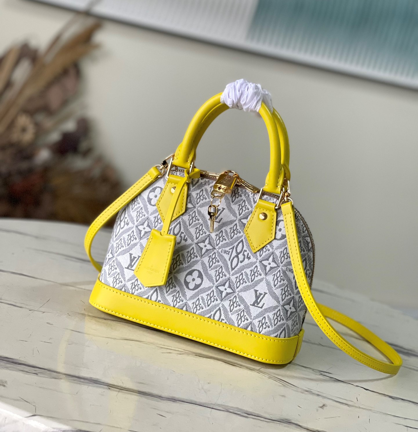 Bagsaaa L0vis Vvtt0n Alma BB In Yellow - 25 x 19 x 12 cm