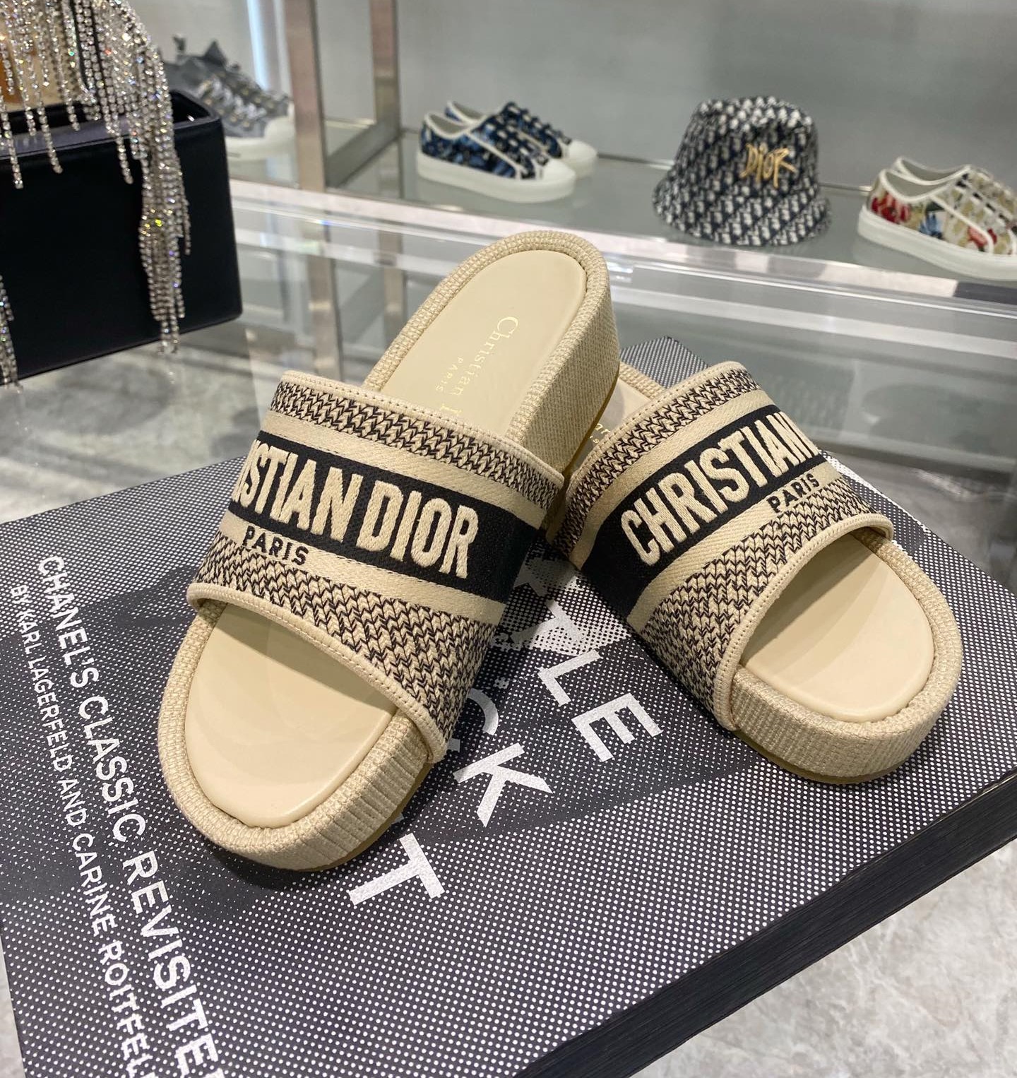 Bagsaa D10r Dway Beige Sandals