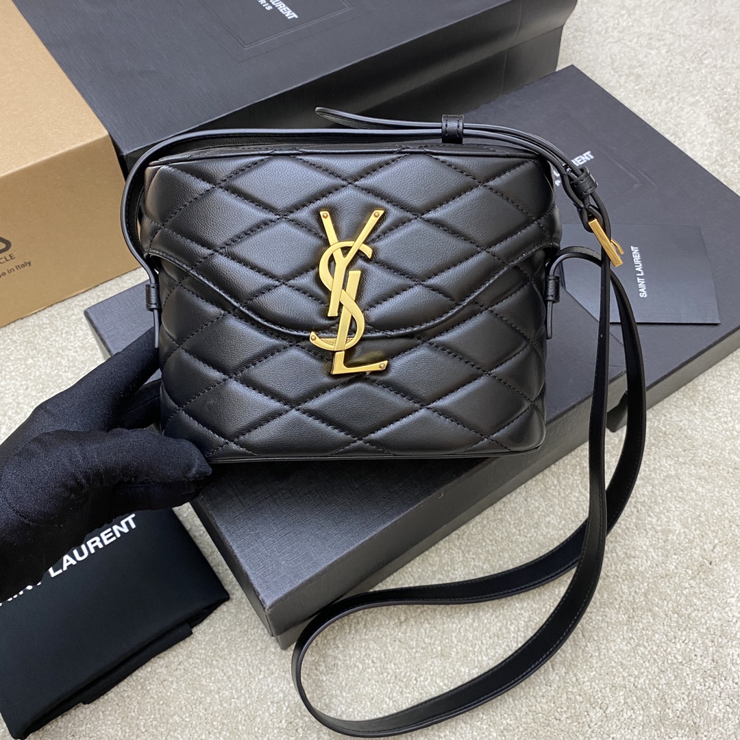 Bagsaaa Y51 June box bag in quilted lambskin gold hardware - 19 X 15 X 8 CM