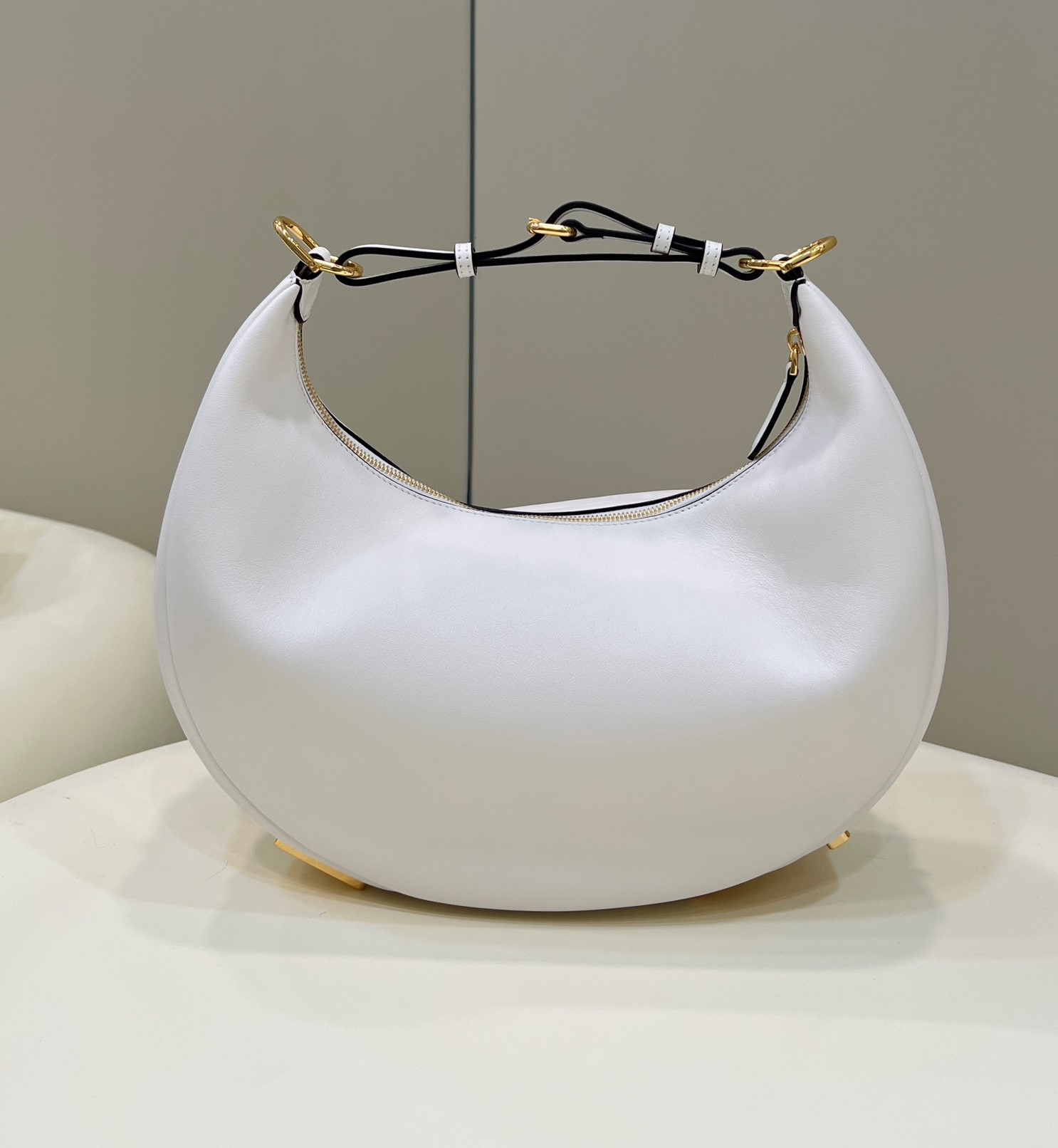 Bagsaaa F**di Medium Graphy In White Leather Bag - 36-30-11CM