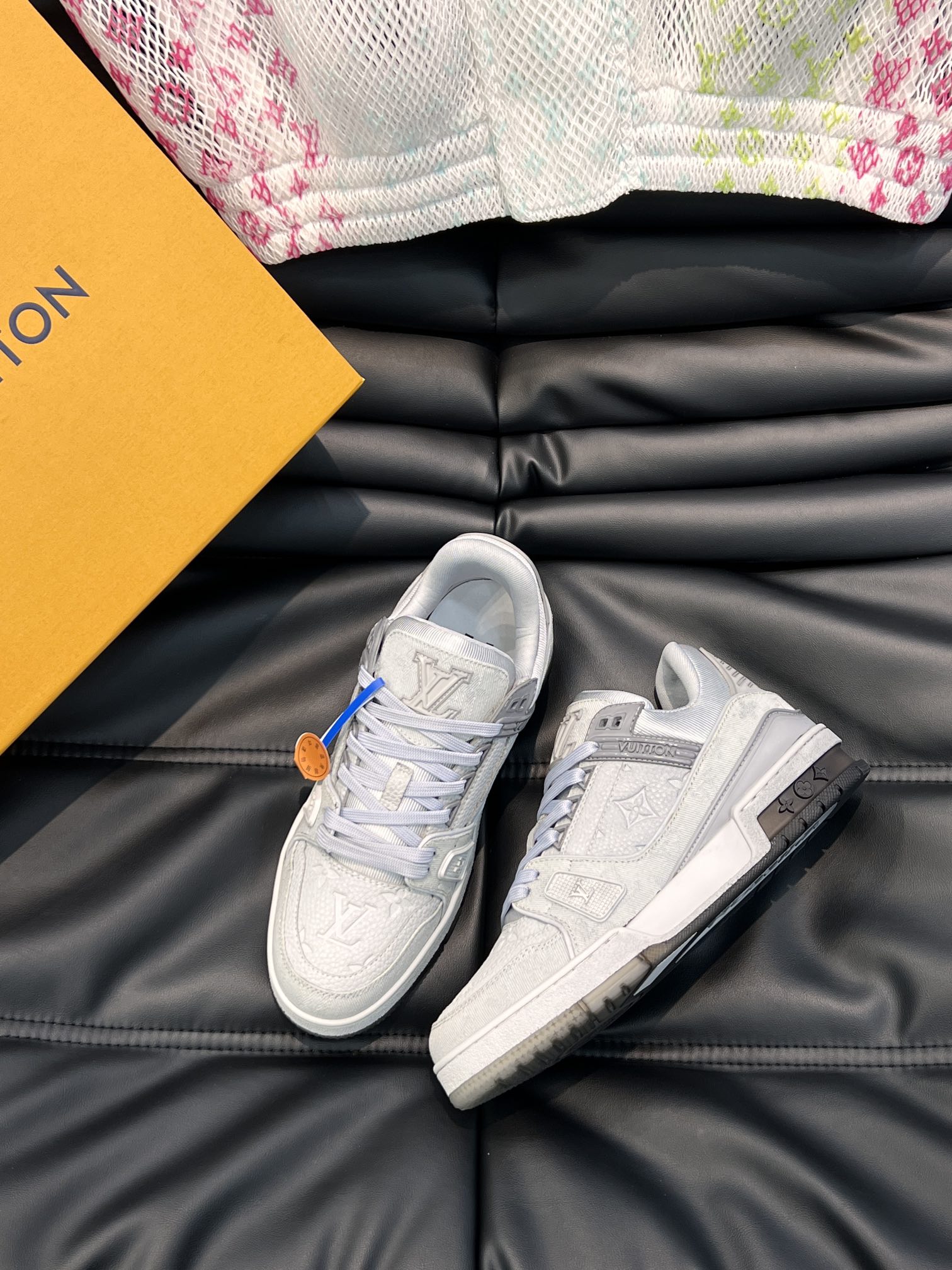 Bagsaaa L0vis Vvtt0n Trainer Sneaker Grey Monogram-embossed grained calf leather