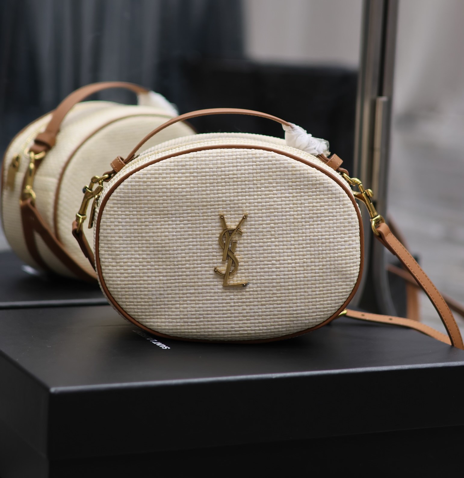 Bagsaaa Y51 Leather-trimmed raffia shoulder bag - 22×16.5×6cm