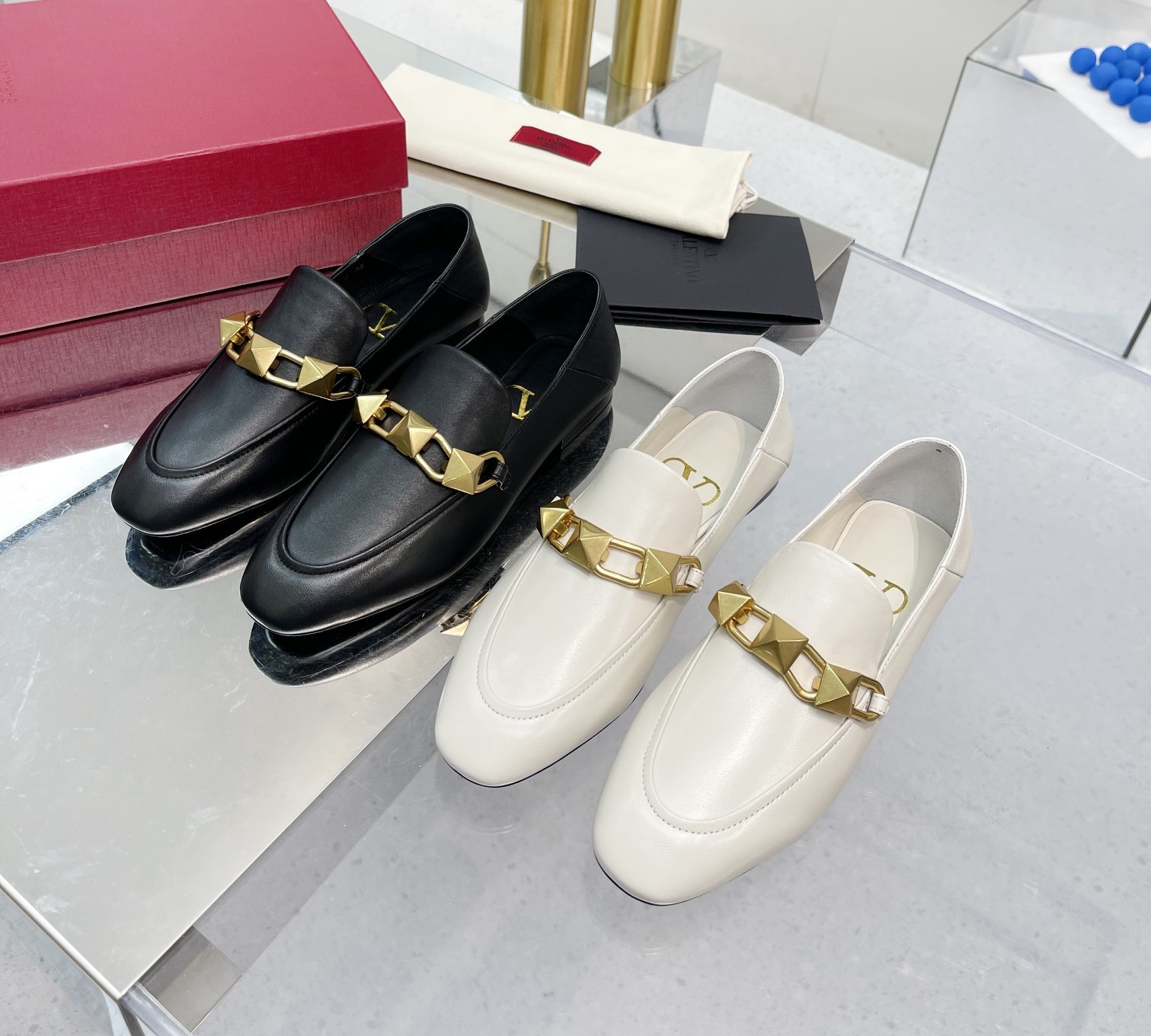 Bagsaaa Va1e*ntin0 Garavani Loafers 