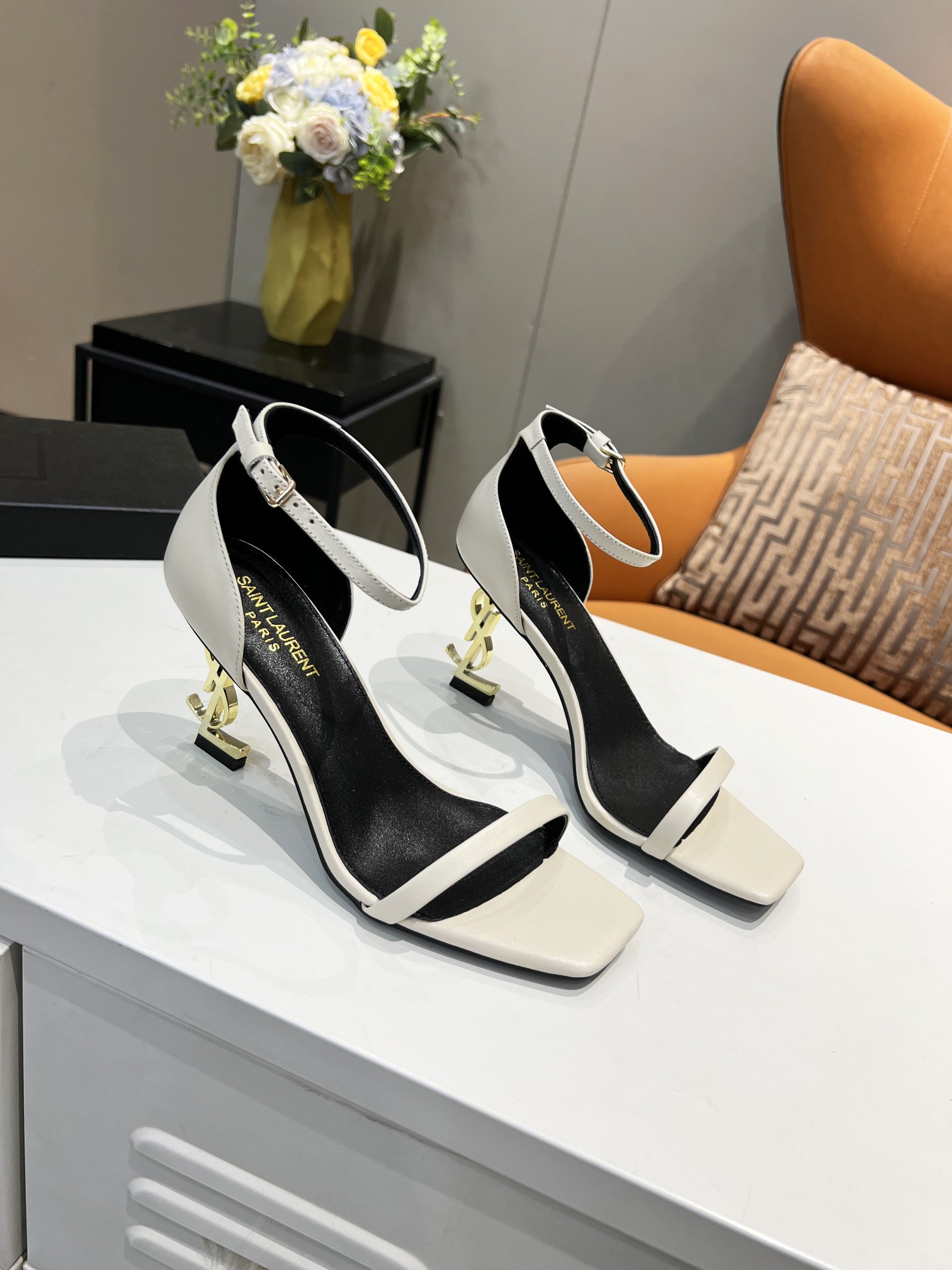 Bagsaaa Y51 Opyum white leather sandals 8.5cm