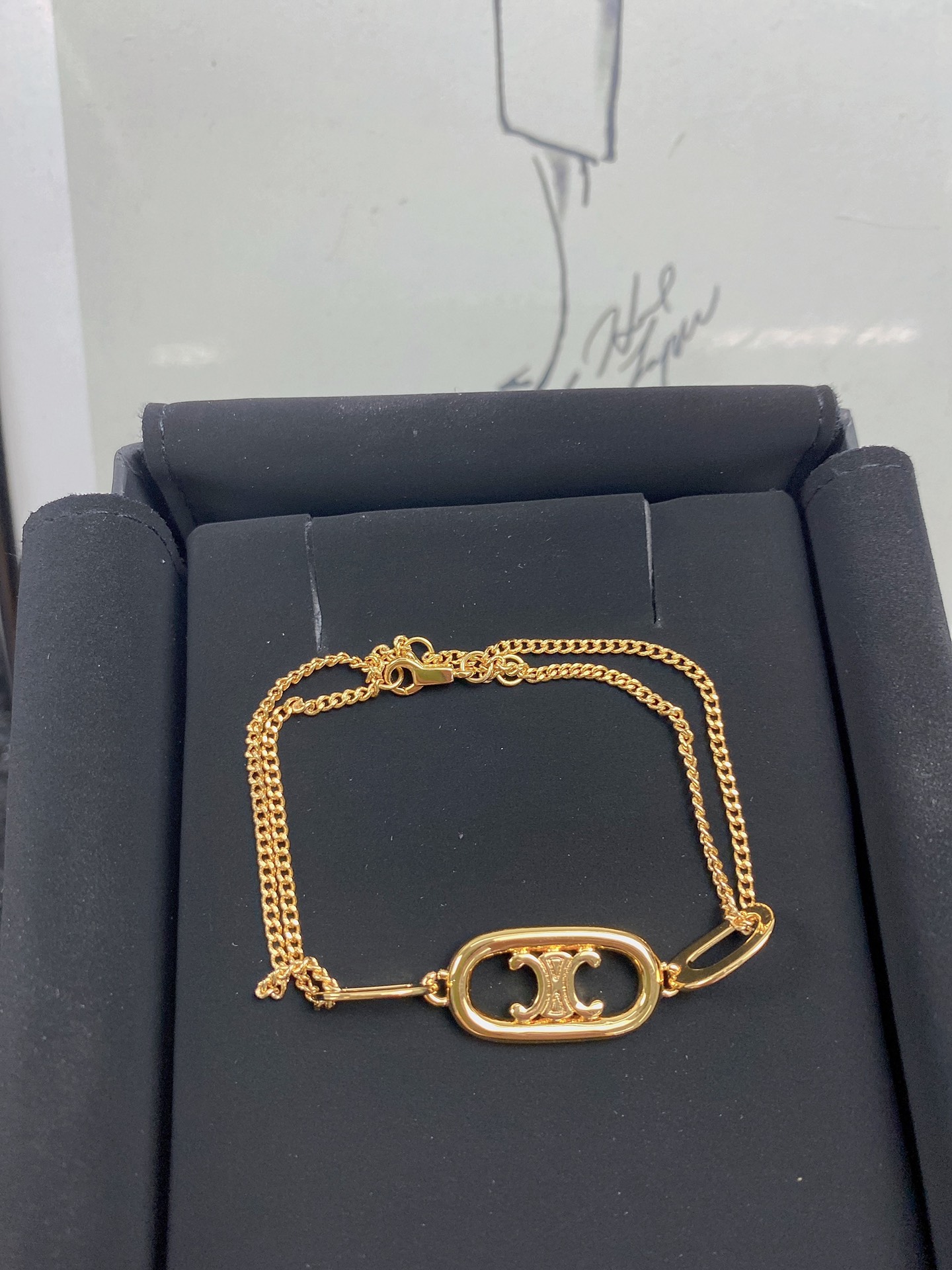 Bagsaaa Ce1i*e Gold Bracelet