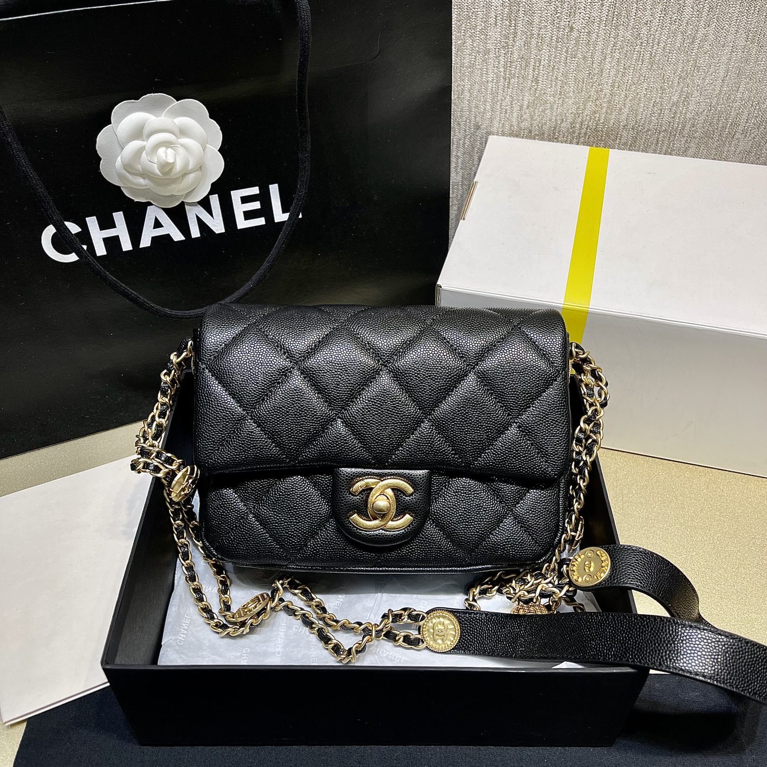 Bagsaaa Ch**el Black Flap Bag - 21X14.5X6cm