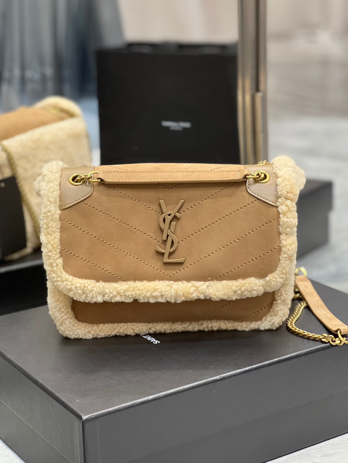 Bagsaaa Y51 Niki Small Shearling Shoulder Bag - Brown