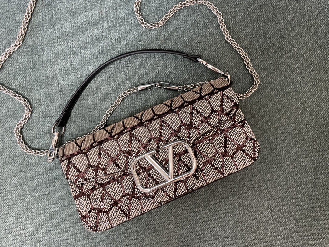 BAGSAAA Va1e*ntin0 GARAVANI SMALL LOCÒ SHOULDER BAG BLACK BURGUNDY