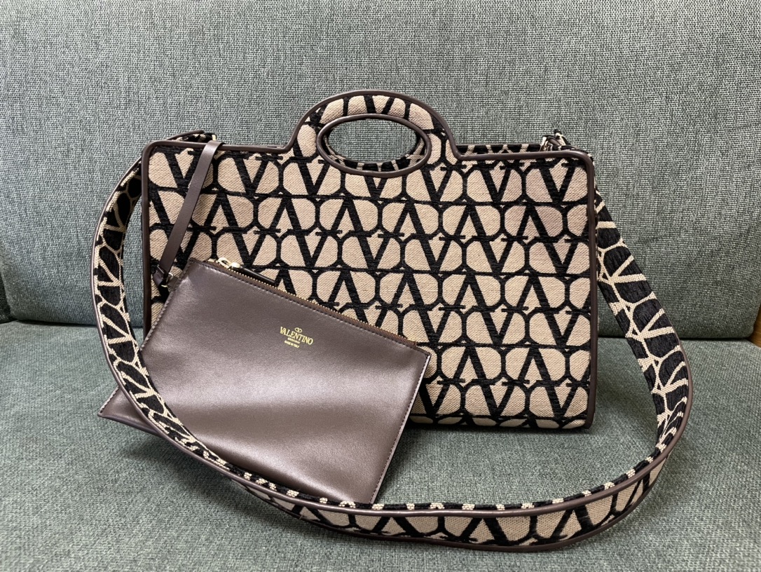 Bagsaaa Va1e*ntin0 Garavani La Troisième Toile Iconographe tote bag black