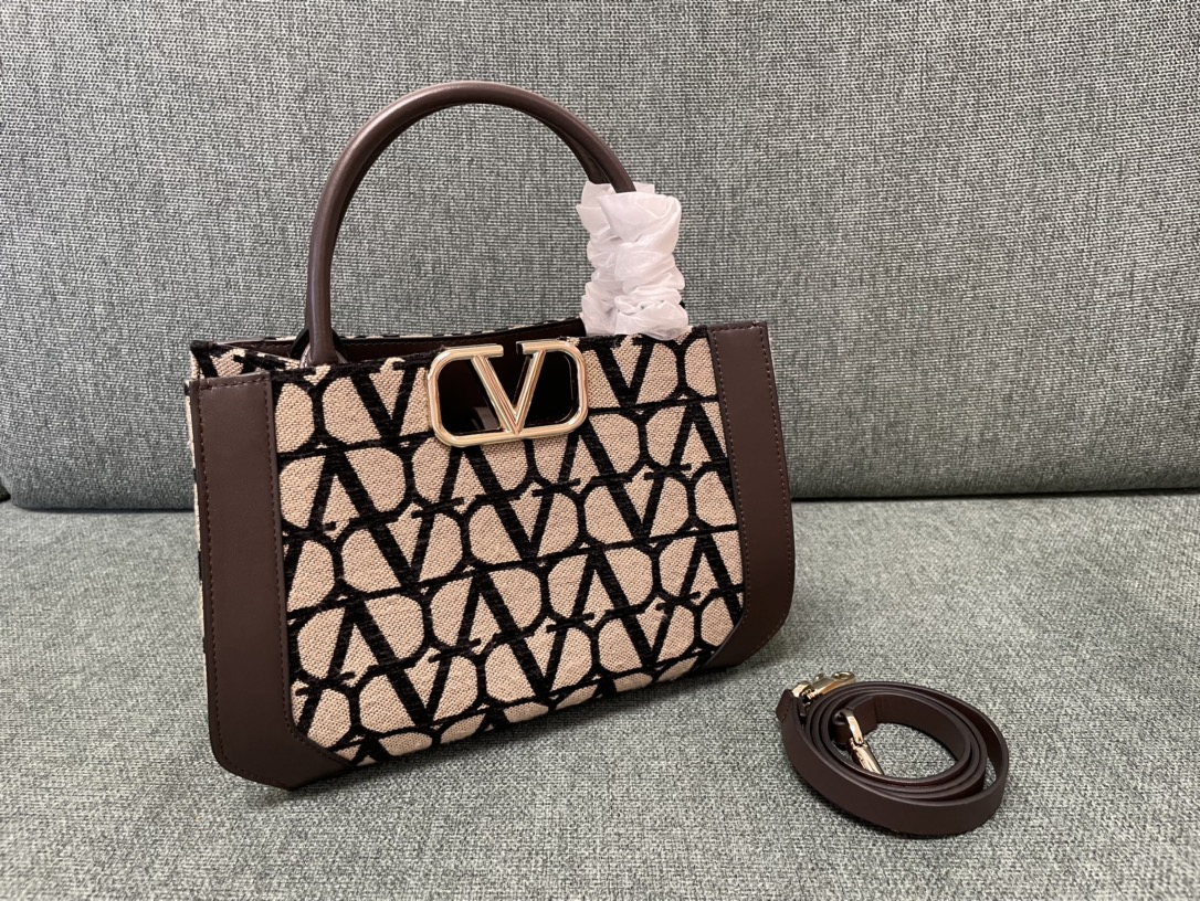 Bagsaaa Va1e*ntin0 Garavani Toile Iconographe Small Tote Bag brown 28cm