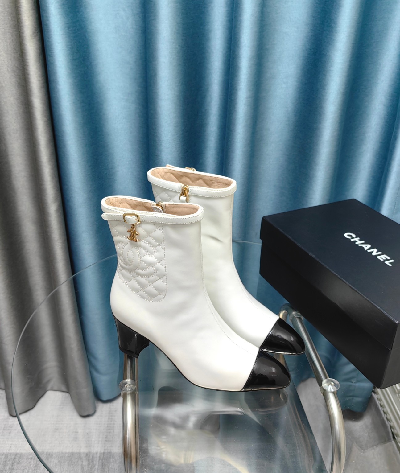 Bagsaaa Ch**el Ankle White Boots