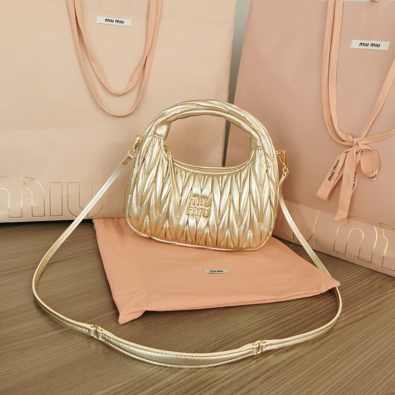 Bagsaaa M1um1u Wander Matelasse Leather gold 23cm