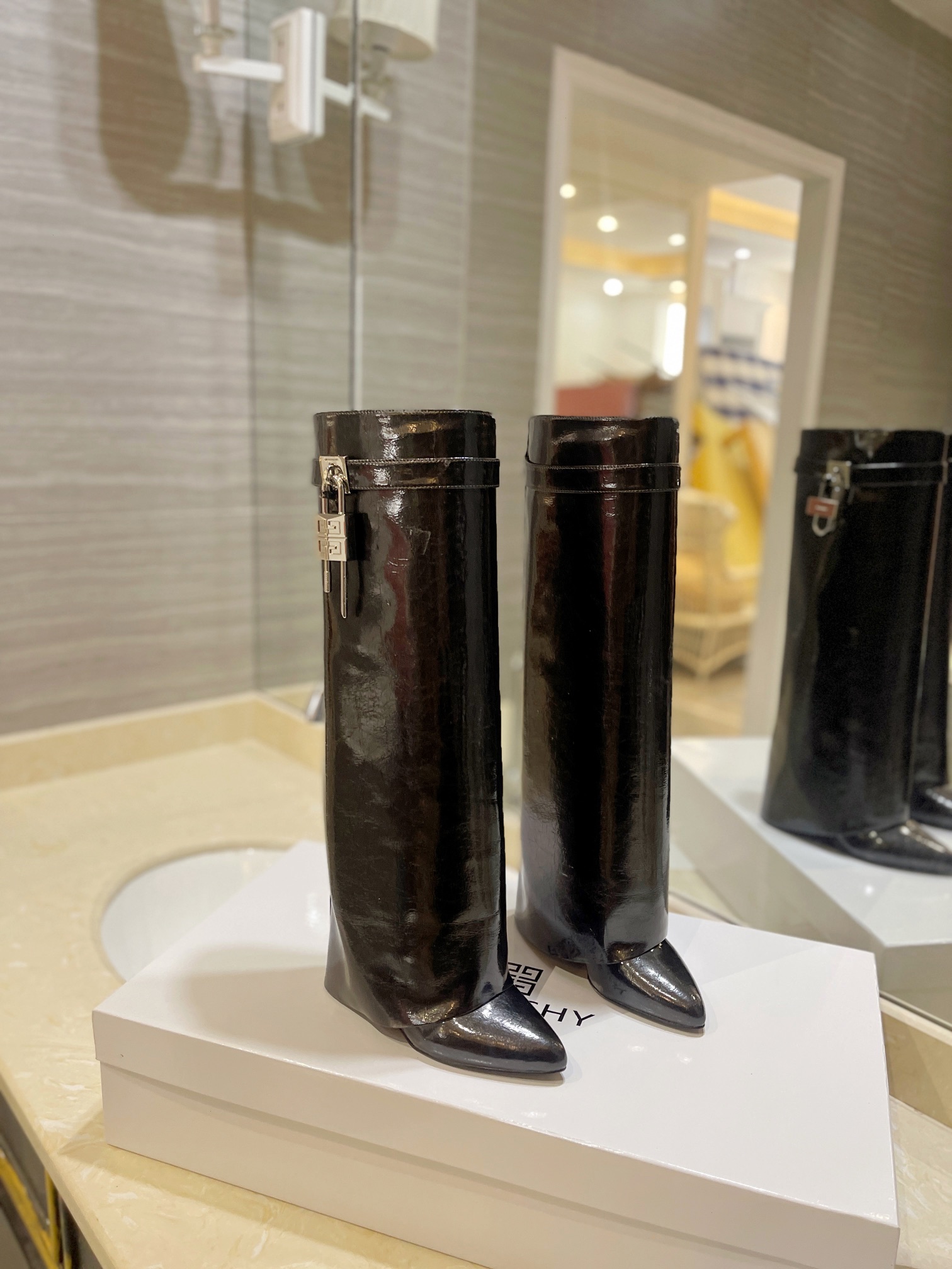 Bagsaaa Givenchy Shark Lock Ankle Long Boots in laminated leather
