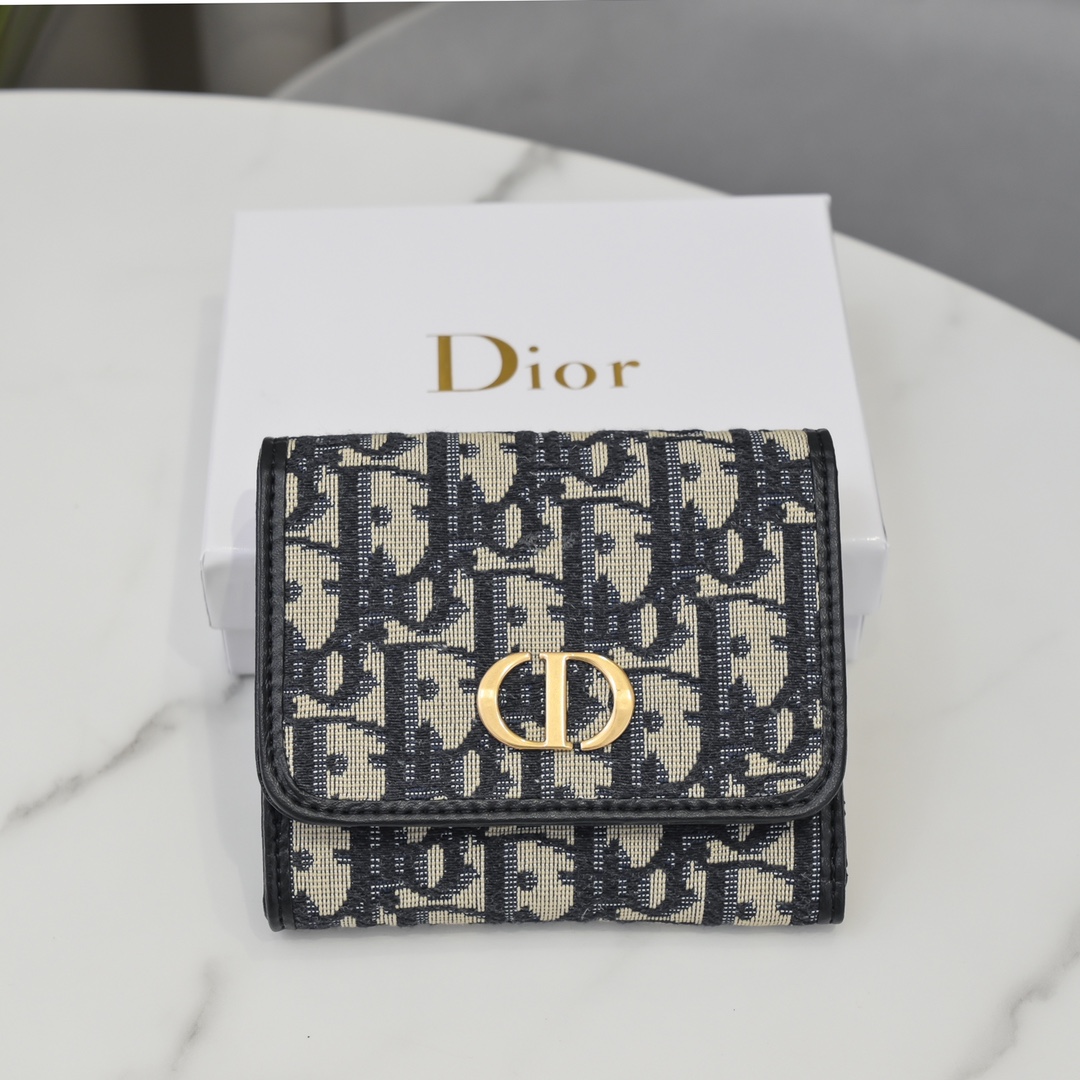Bagsaaa D10r 30 Montaigne Lotus Wallet Black - 11*10*2cm