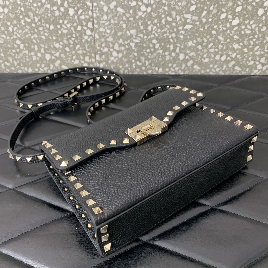 Bagsaaa Va1e*ntin0 Garavani Small Rockstud Leather Shoulder Black Gold Hardware Bag - 22.5*15.5*6cm
