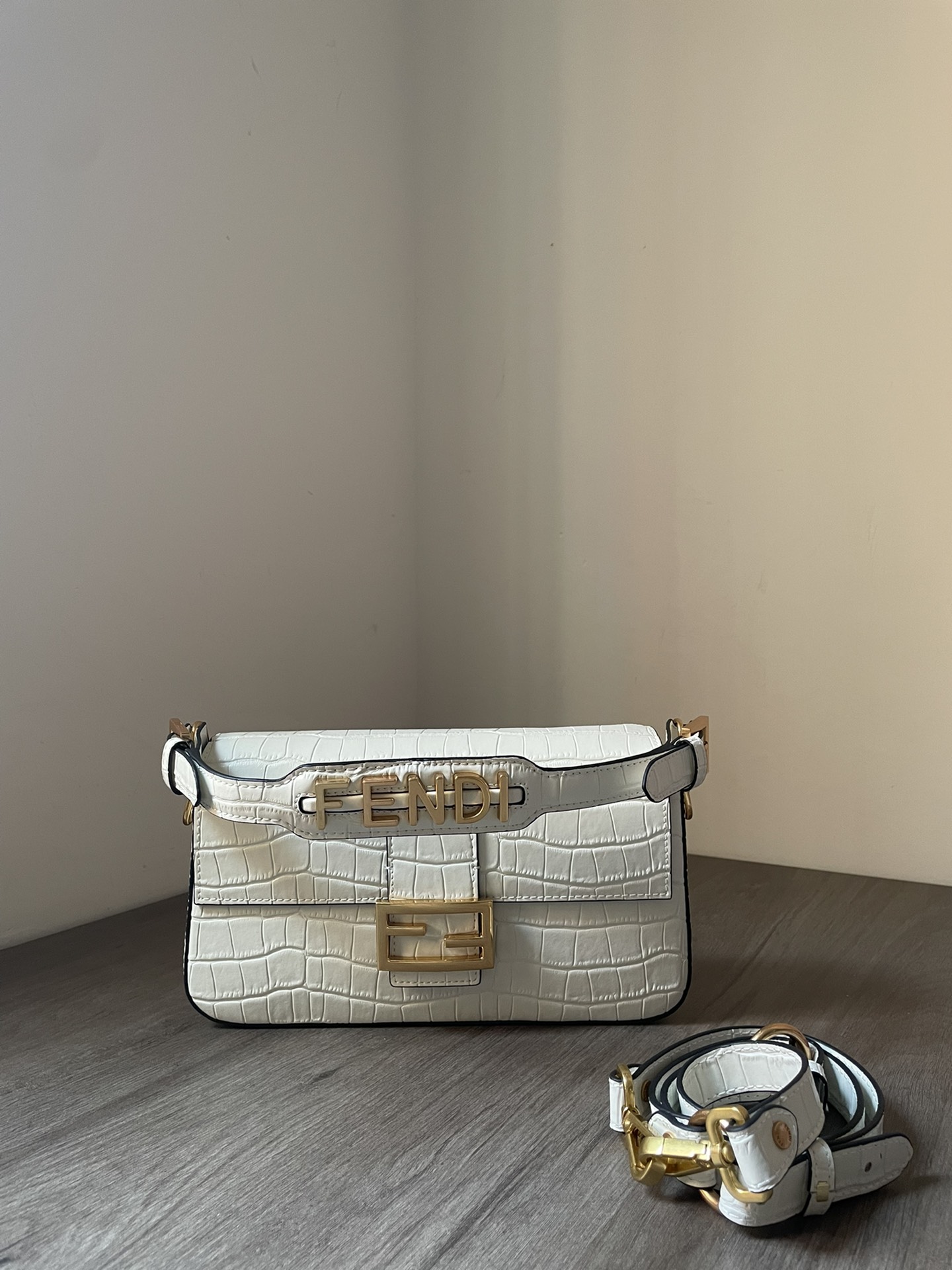 Bagsaaa F**di Baguette in white crocodile leather 27*6*15cm