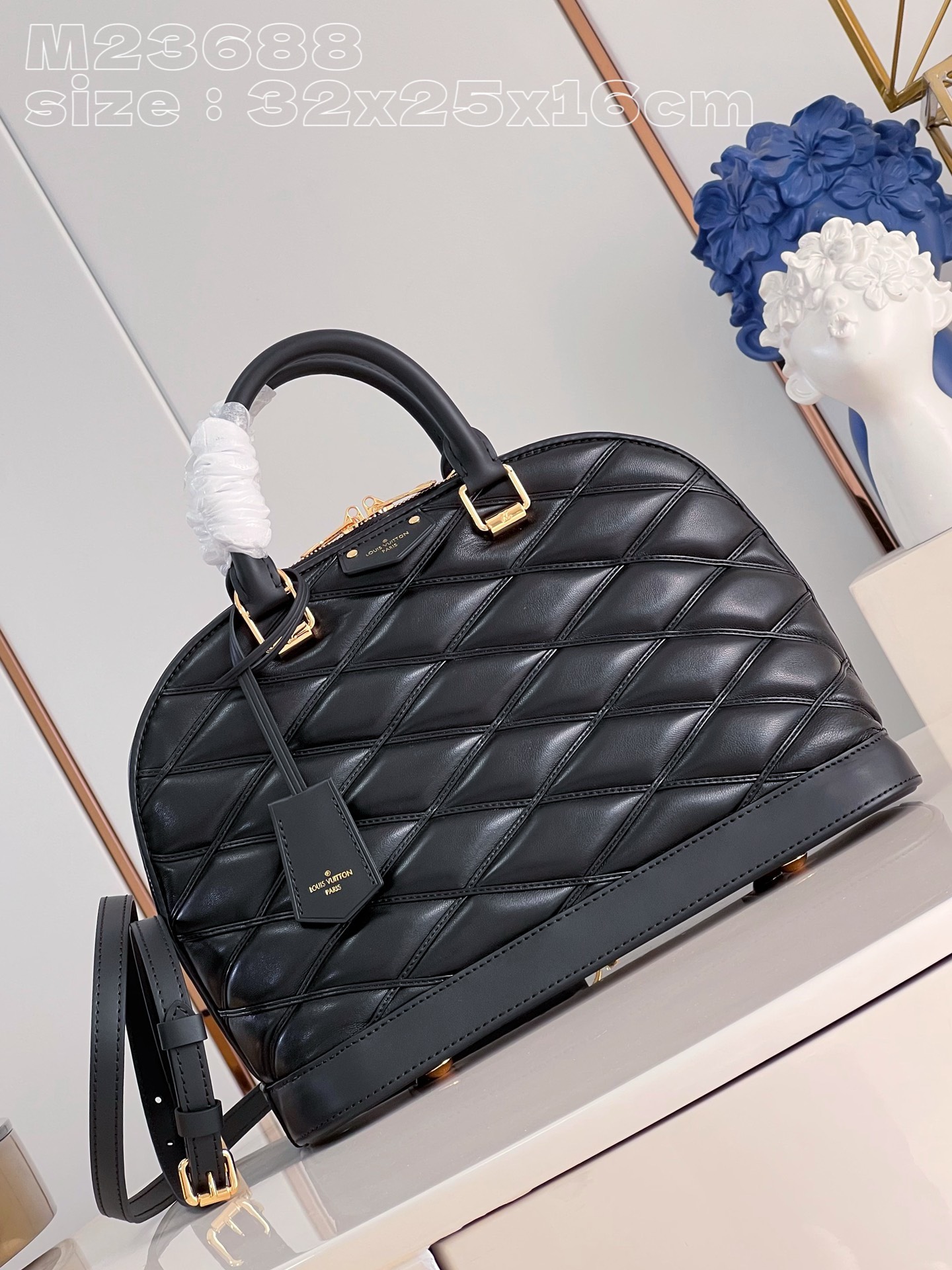 Bagsaaa L0vis Vvtt0n Alma PM Black In Crisscross lining -32 x 25 x 16 cm