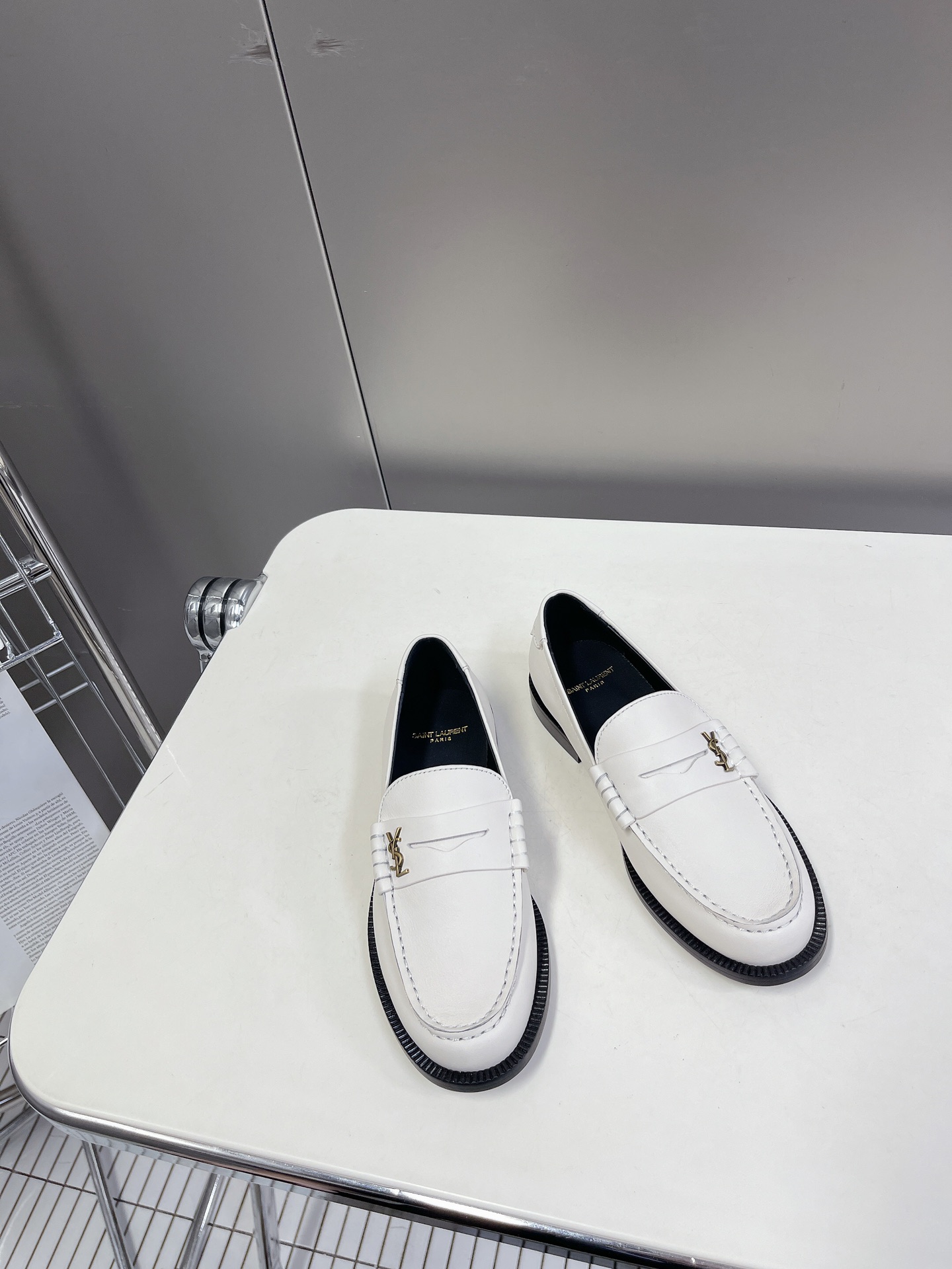 Bagsaaa Y51 White Loafers 02