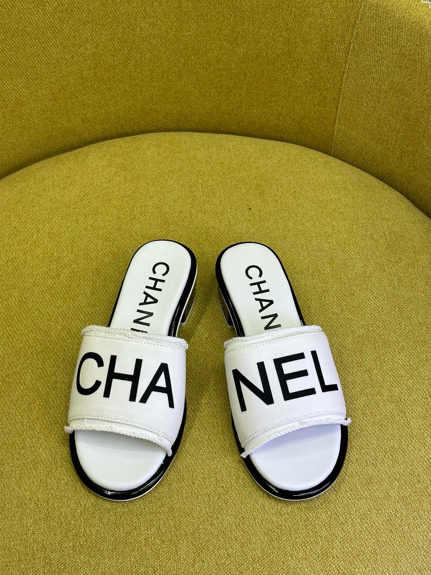 Bagsaaa Ch**el White Sandals