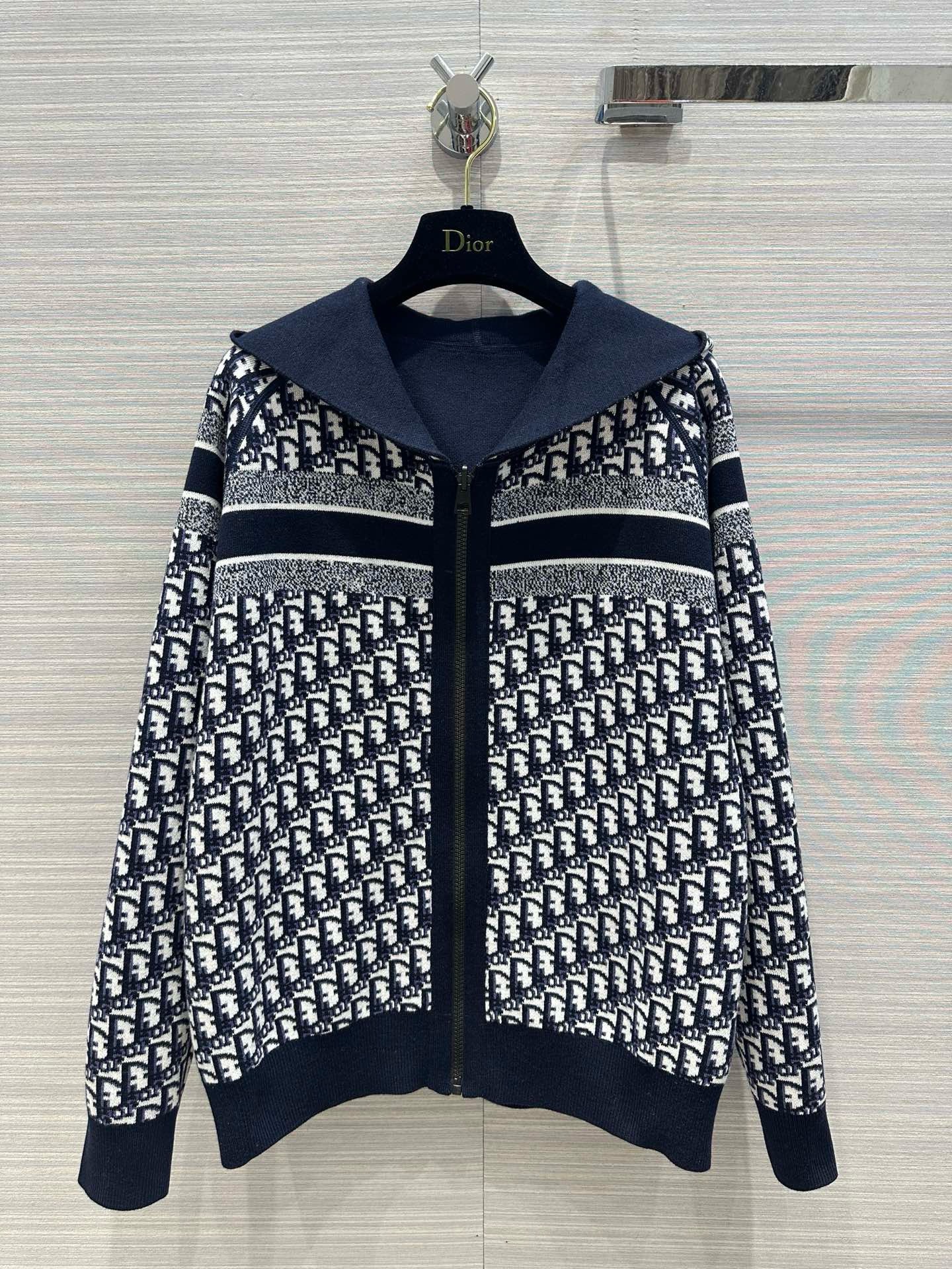 Bagsaaa D10r Reversible Zipped Cardigan with Hood
