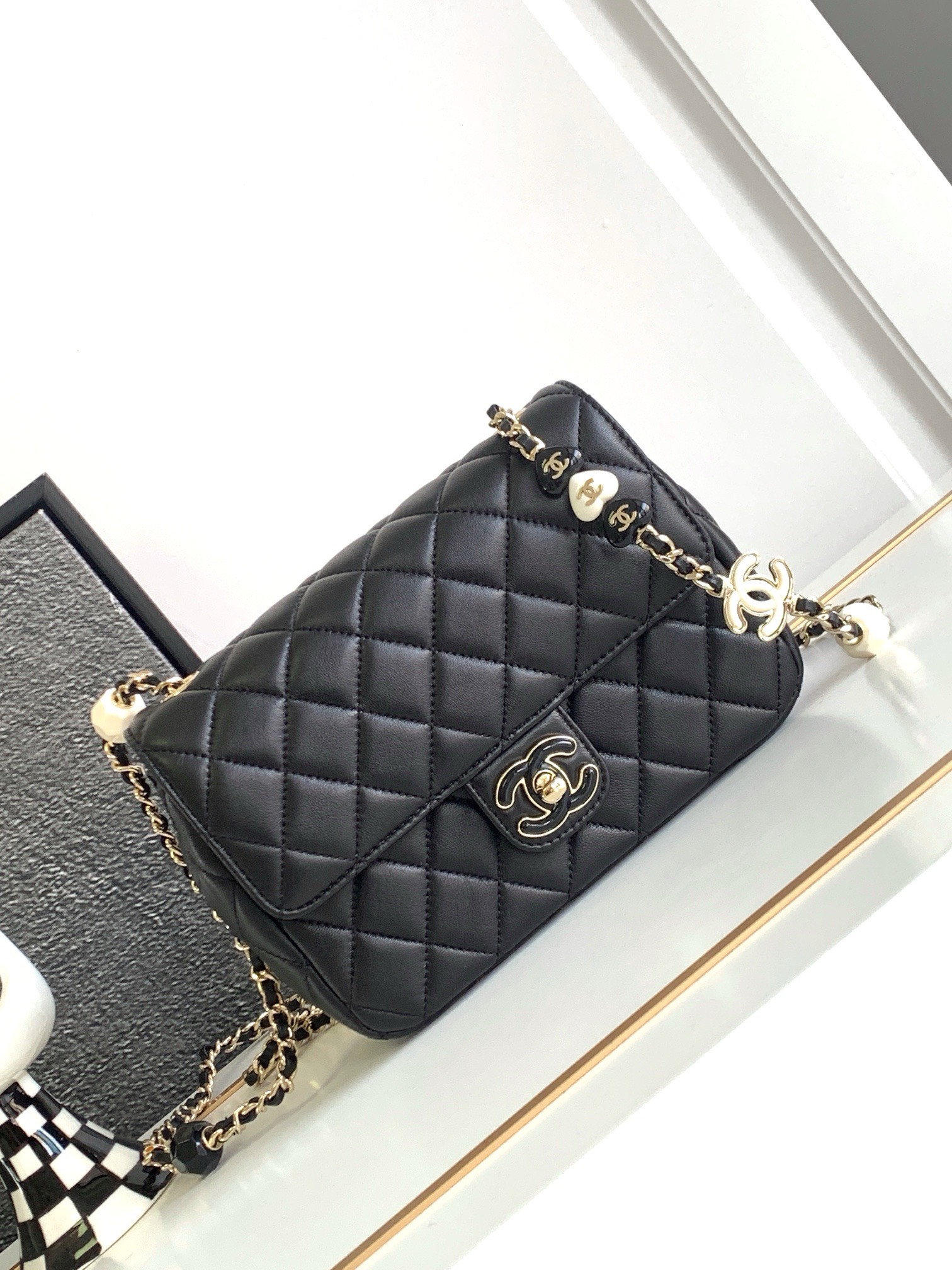 Bagsaaa Ch**el 23K Black Bag With Heart Chain - 19cm