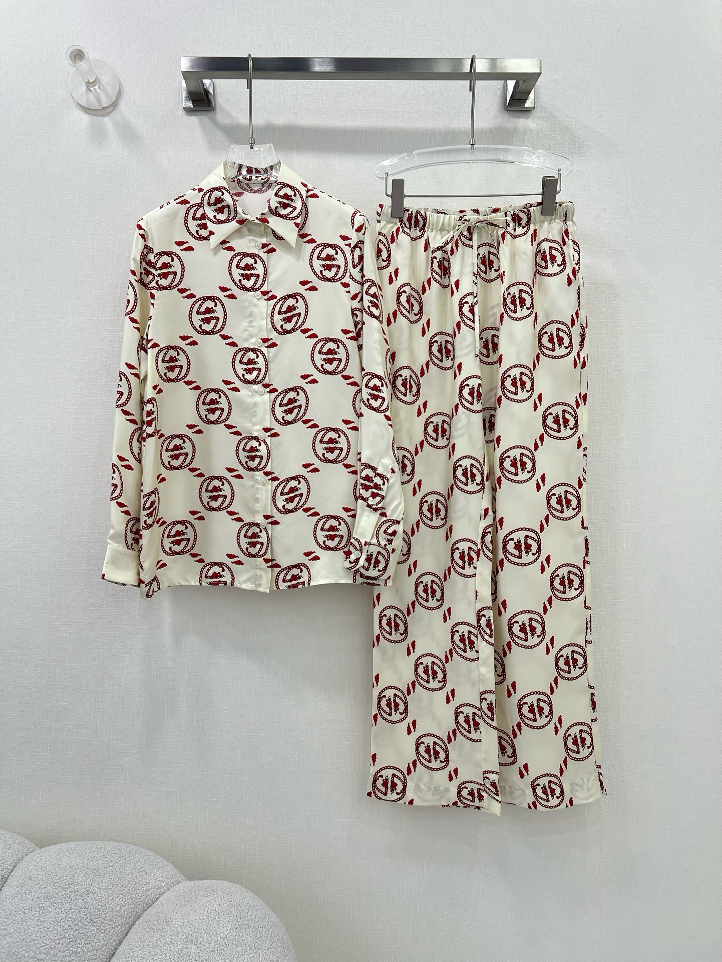 Bagsaaa Gvc*1 Blondie Logo Silk White Set