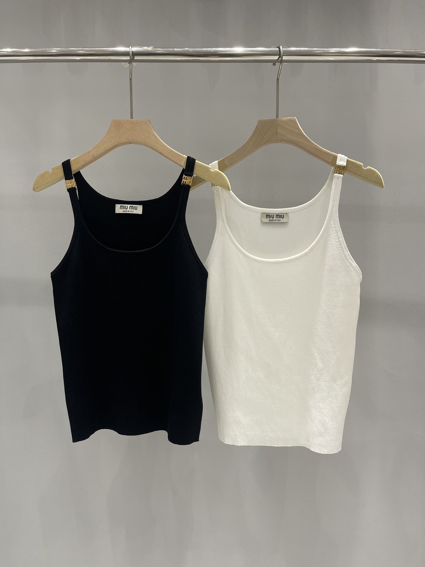 Bagsaaa M1um1u Tank Top