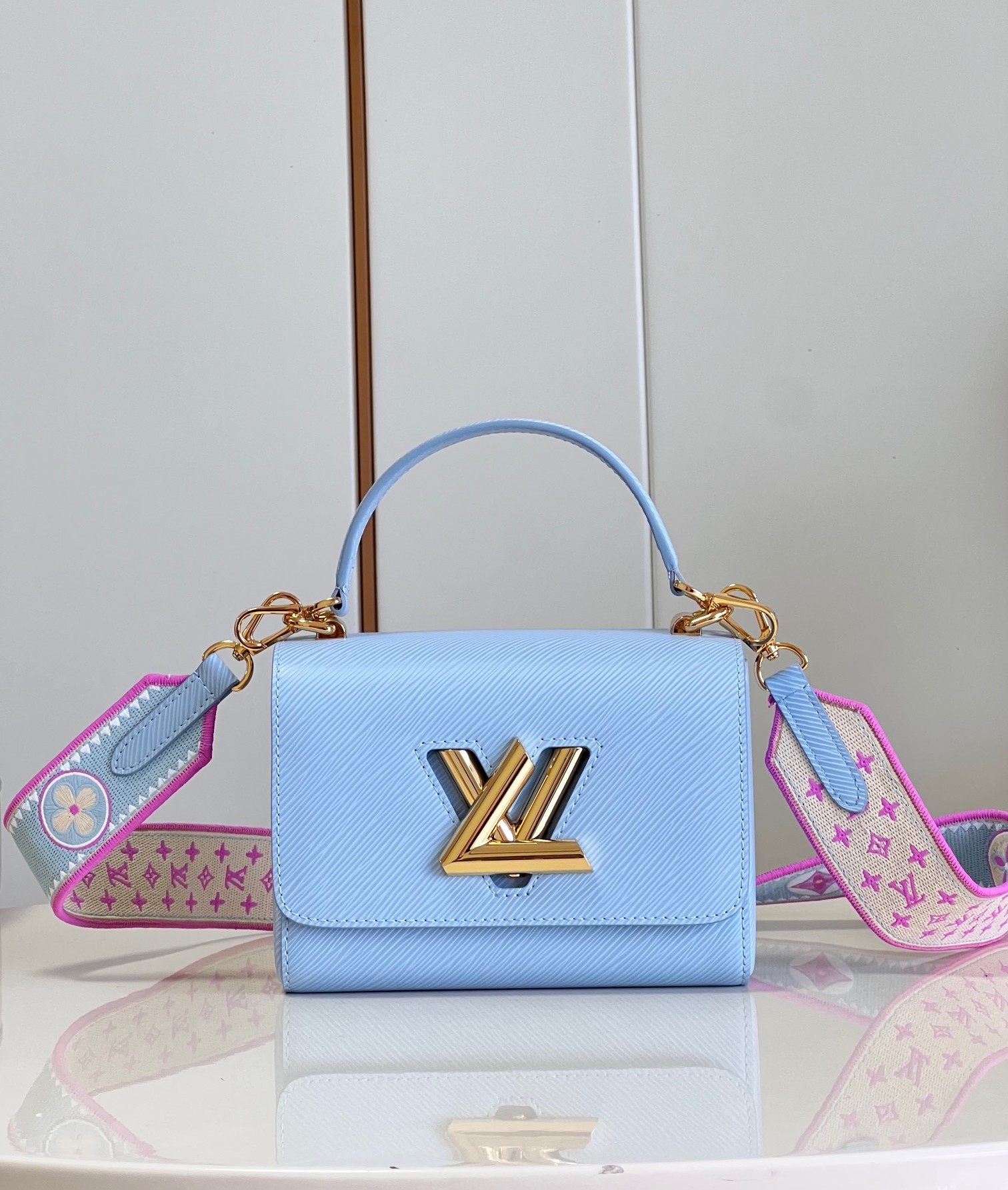 Bagsaaa L0vis Vvtt0n Twist PM Nuage Blue M22515 Size 19 x 15 x 9 cm