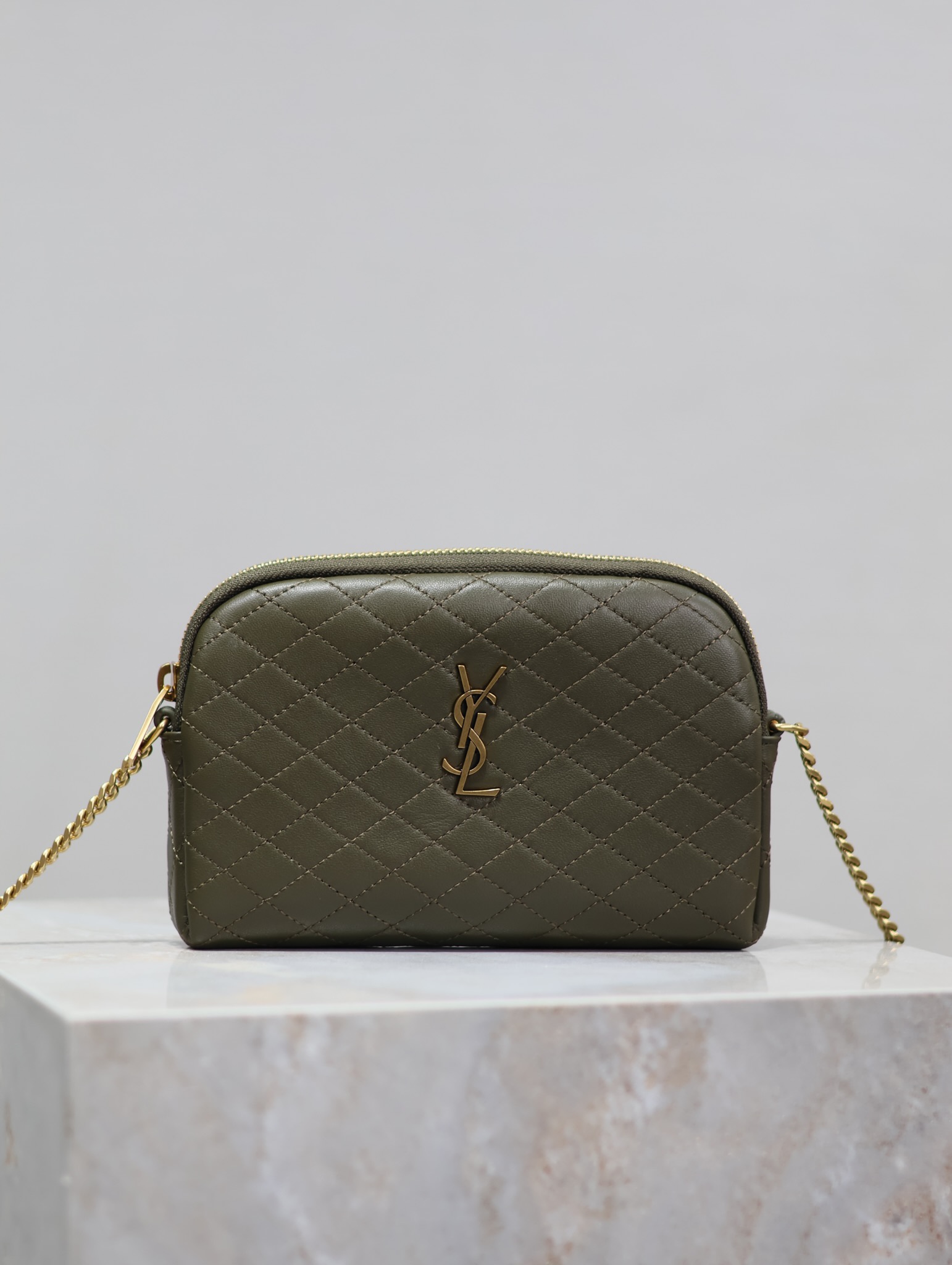 Bagsaaa Y51 Gaby Zipped Pouch In Quilted Lambskin 733667 Dark Green - 18 X 13 X 3,5 CM
