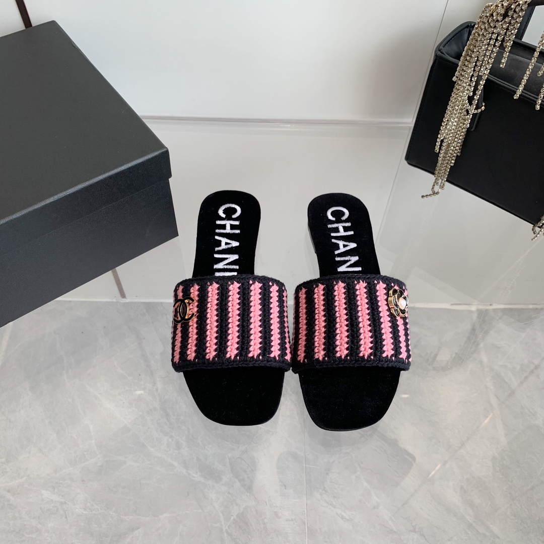 Bagsaaa Ch**el Mules Crochet Black & Pink G45597