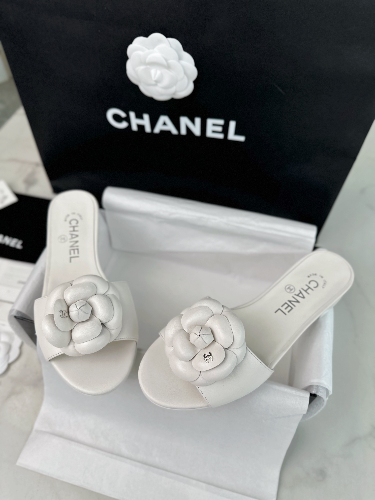 Bagsaaa Ch**el White Slippers With Flower