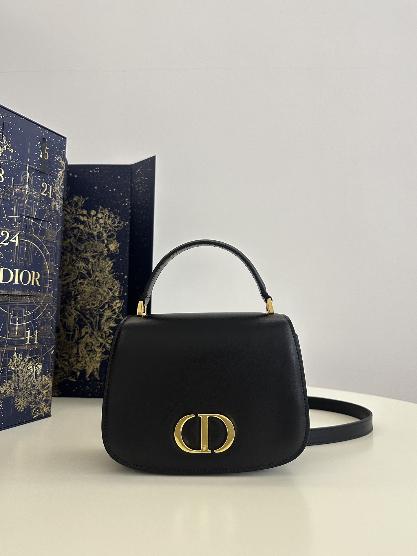Bagsaaa Medium 30 Montaigne Avenue Top Handle Bag Black Ribbed Calfskin - 19 x 12 x 8 cm