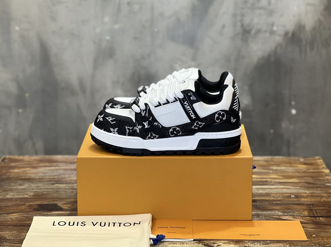 Bagsaaa L0vis Vvtt0n LV Trainer Maxi Sneaker Black