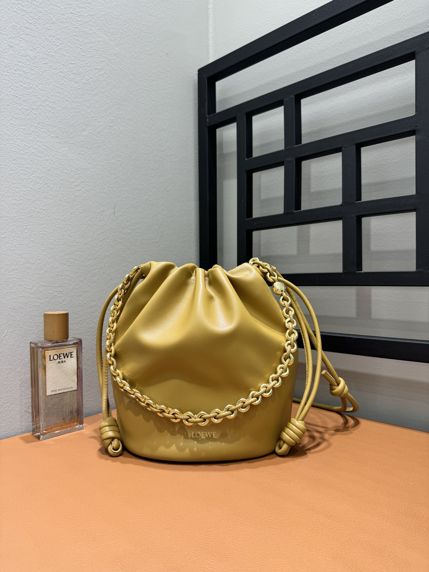 Bagsaaa L0ew* Flamenco purse bucket in mellow nappa lambskin sahara - 32*17*24cm
