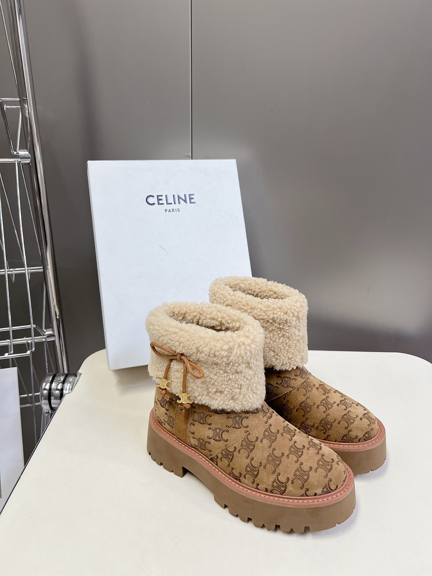 Bagsaaa Ce1i*e Bulky Cropped Triomphe Boot In Suede Stamped Calfskin And Shearling
