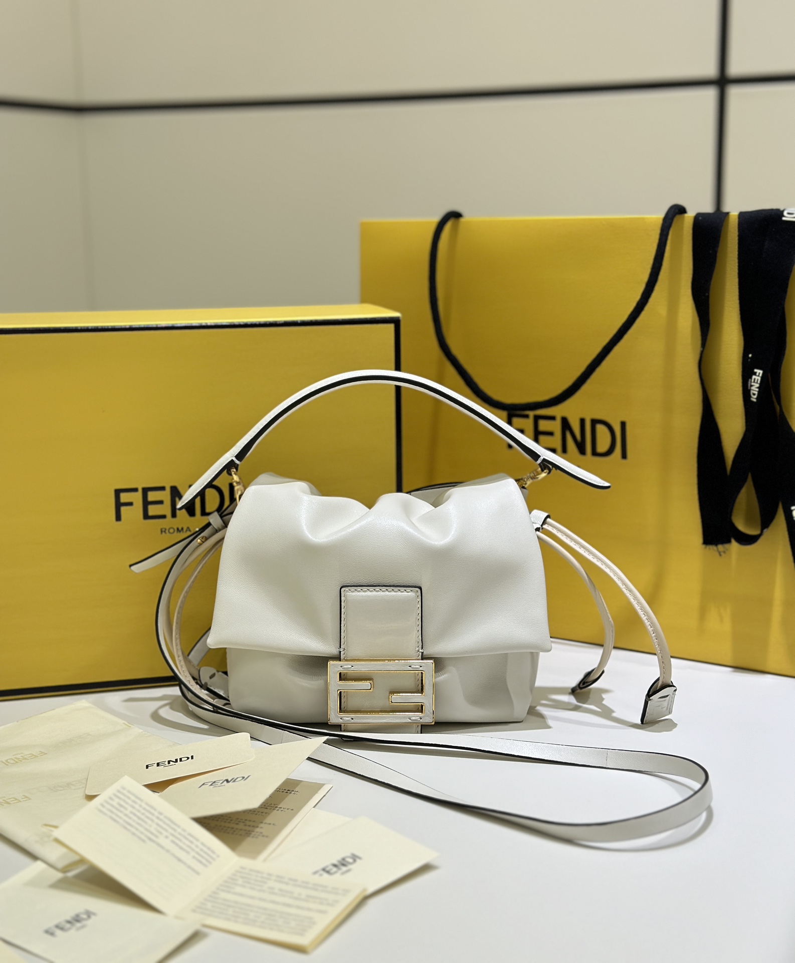 Bagsaaa F**di Mamma Baguette Small White nappa leather mini bag - 16cm