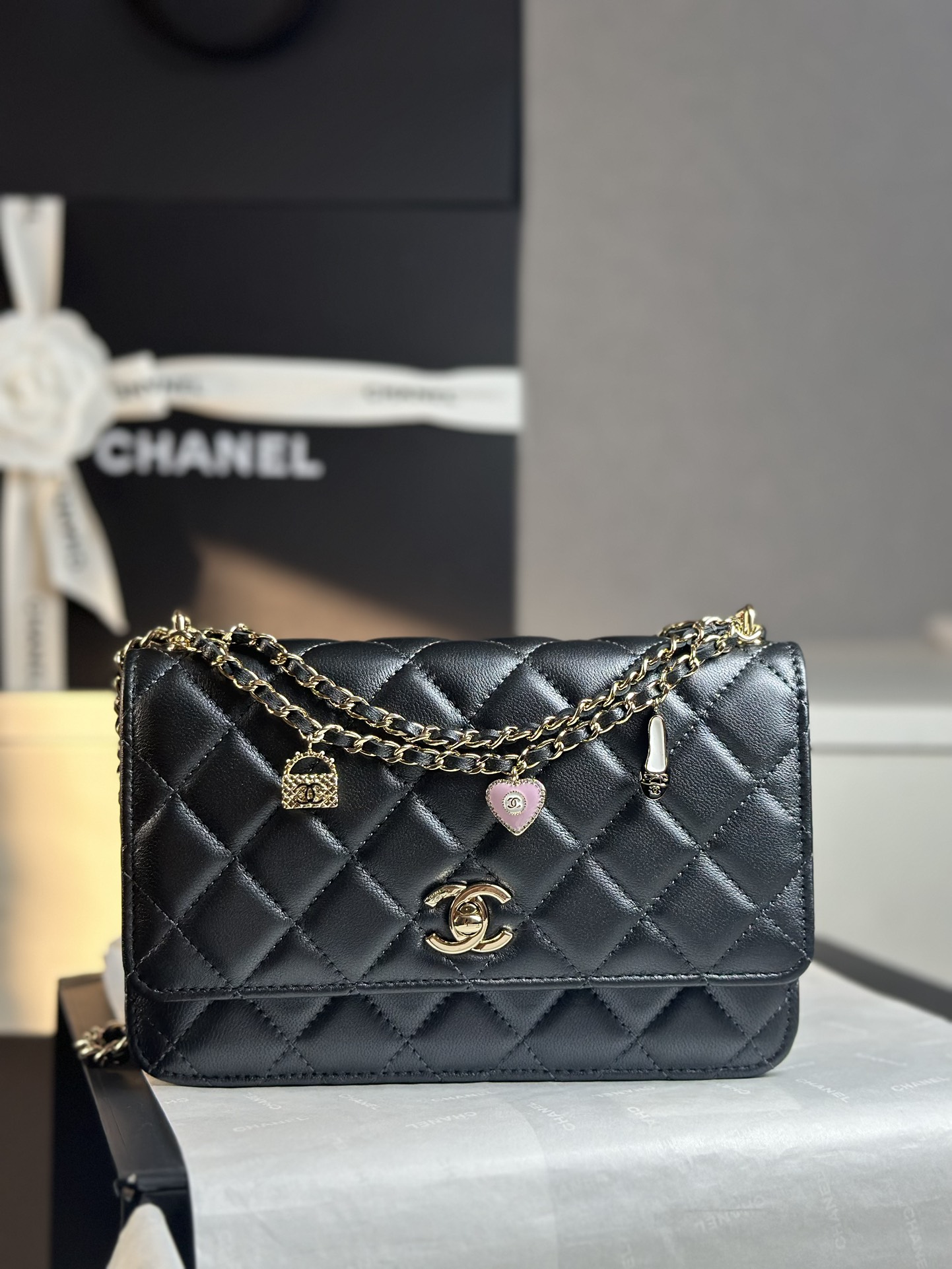 Bagsaaa Ch**el Wallet On Chain Black Pearly Lambskin AP4537 - 19.2cm