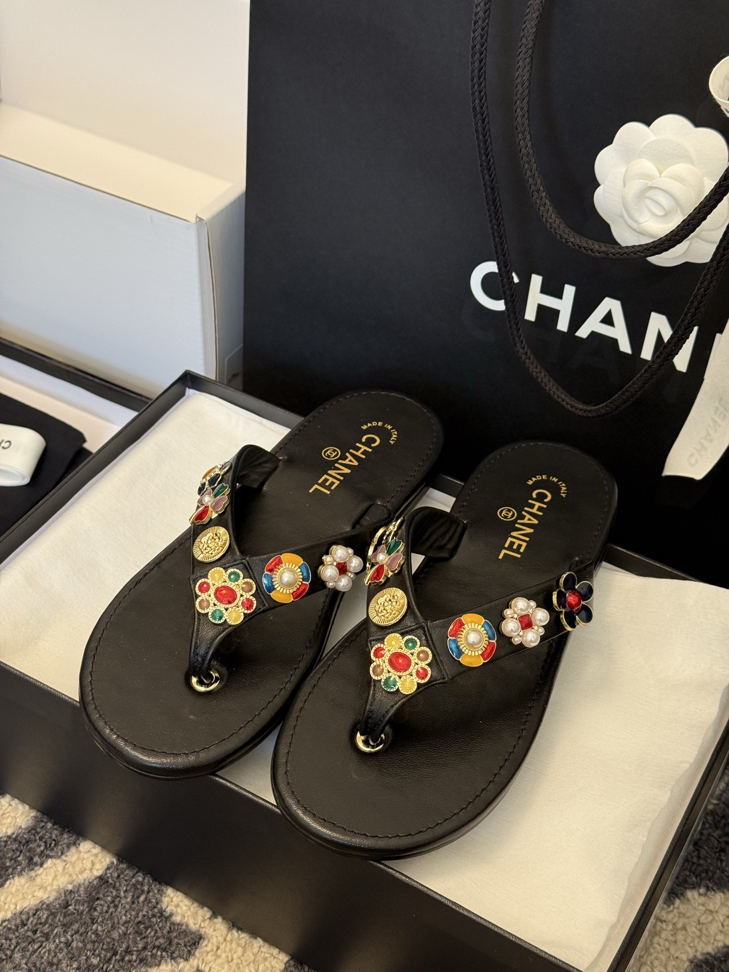Bagsaaa Ch**el Thongs G46304 Black