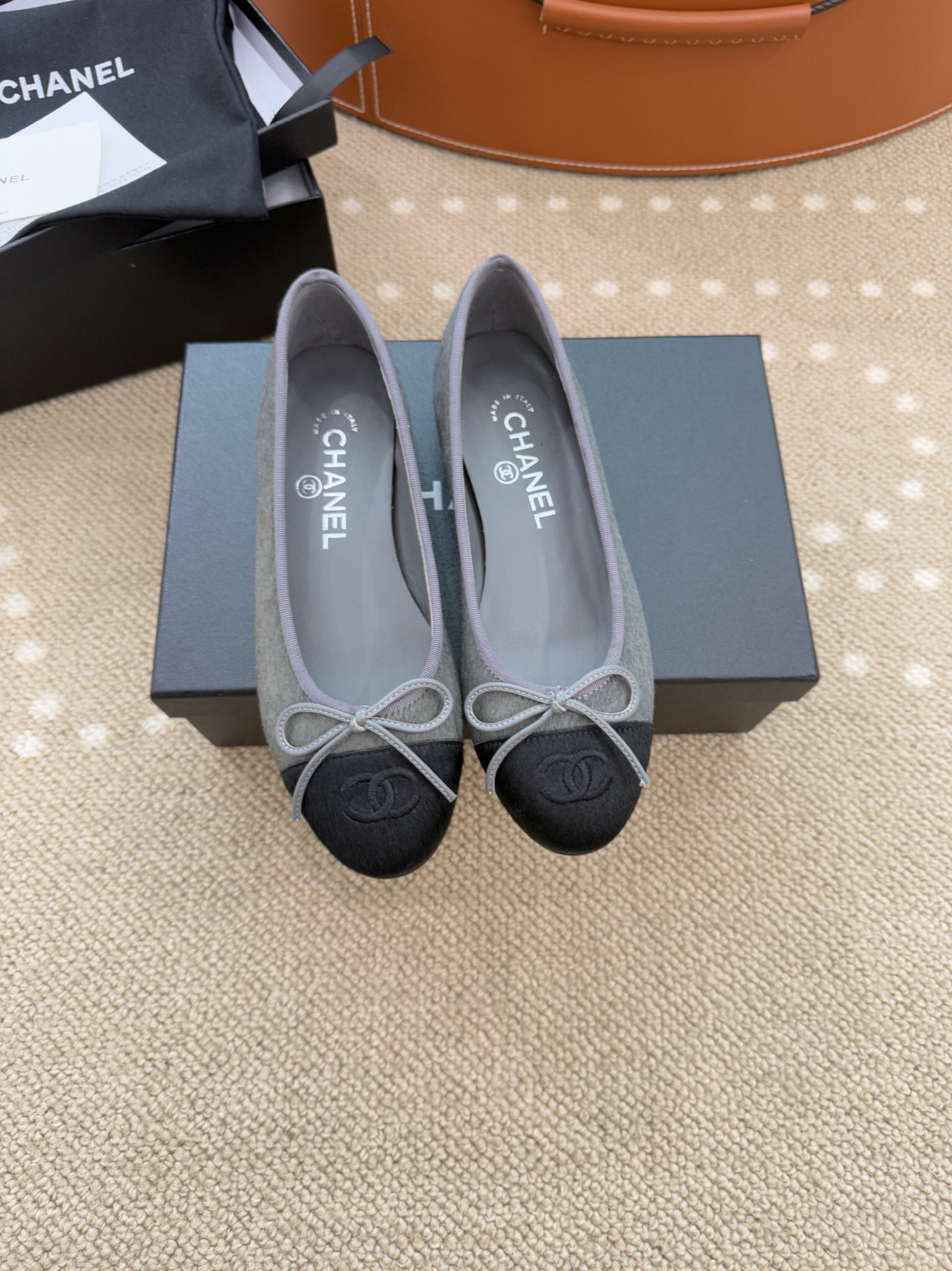 Bagsaaa Ch**el Classic Ballerina Flats Gray & Black