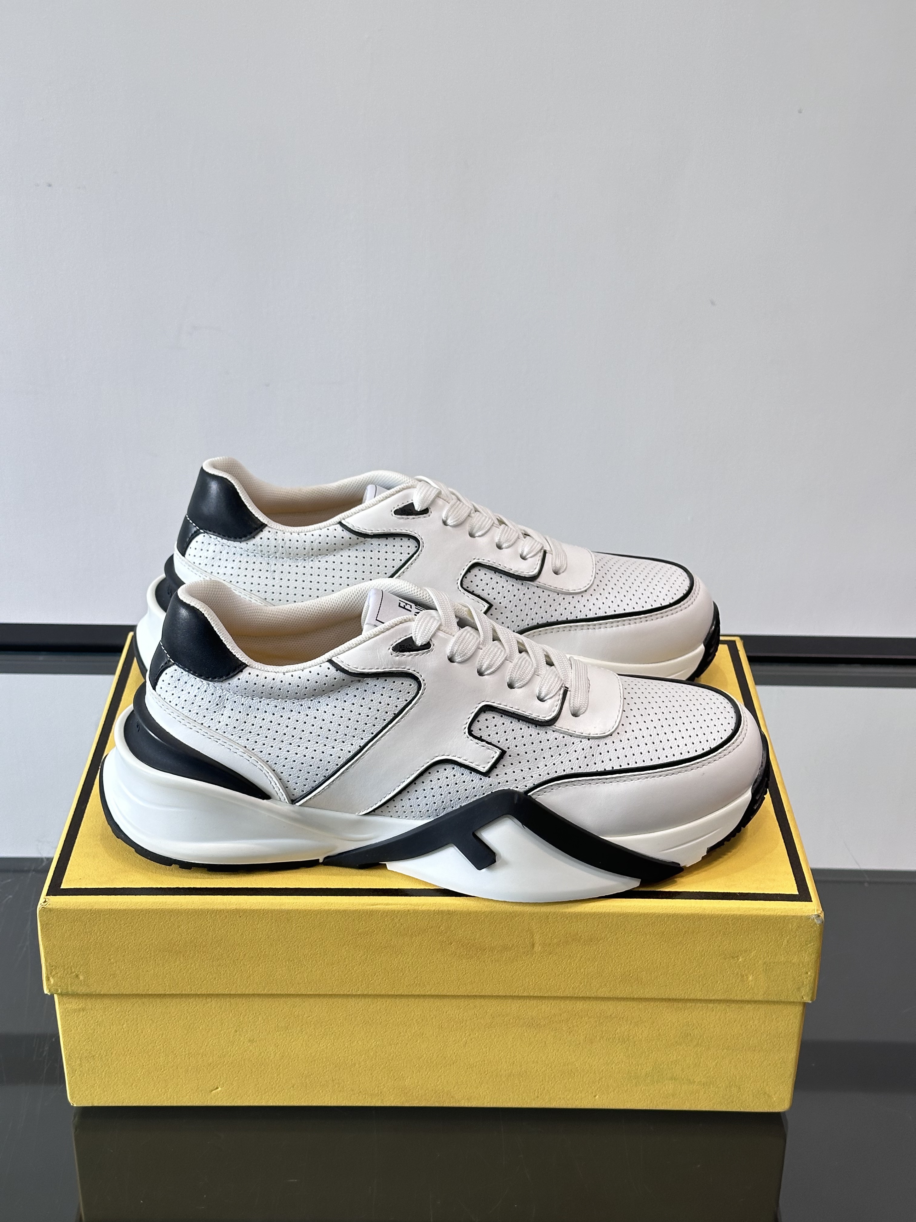 Bagsaaa F**di Flow sneaker white