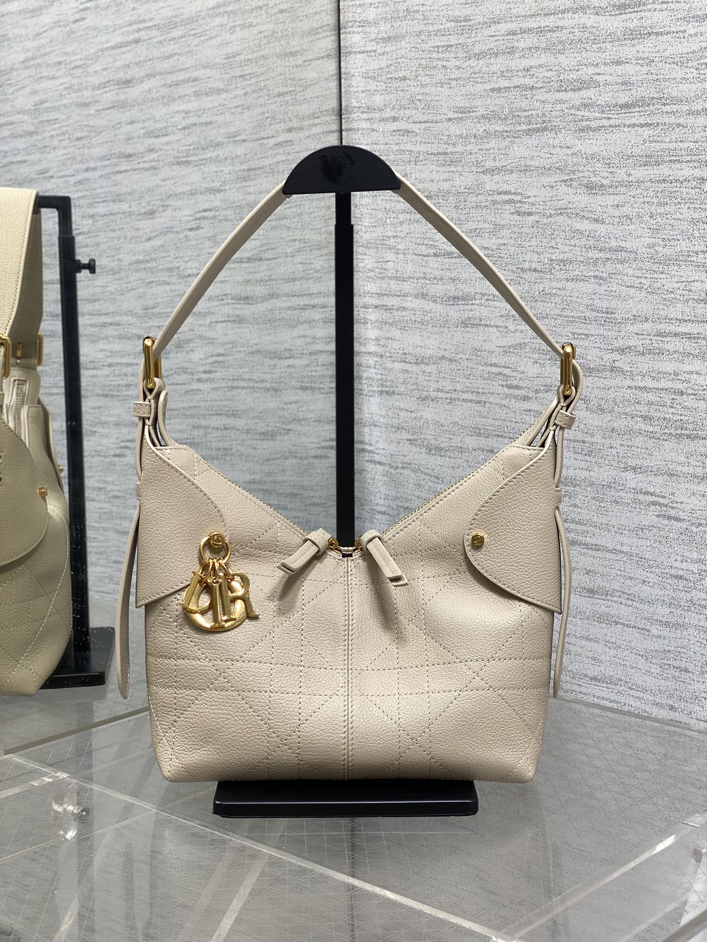 Bagsaaa Small D10r Voyage Bag Beige Flat Macrocannage Grained Calfskin - 22cm
